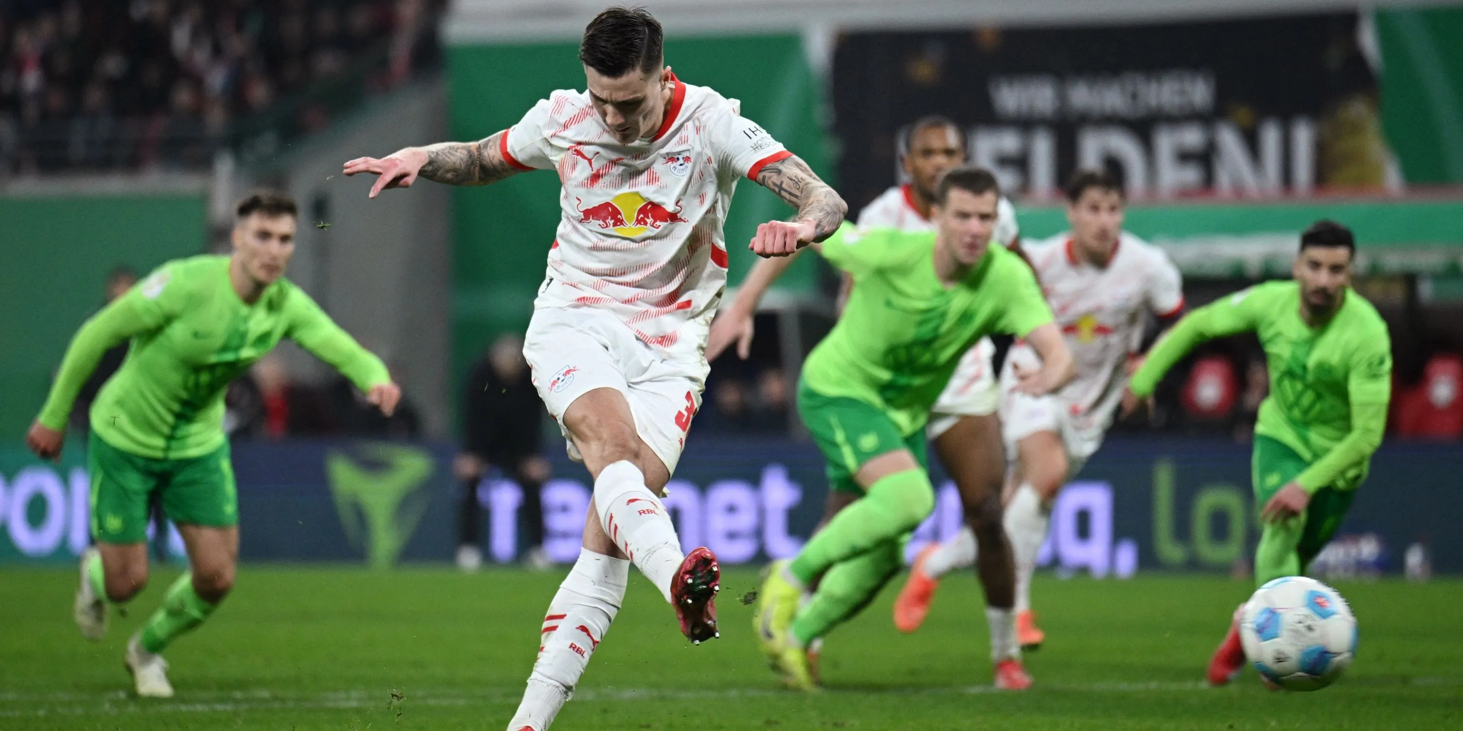 Benjamin Sesko ghi bàn cho RB Leipzig