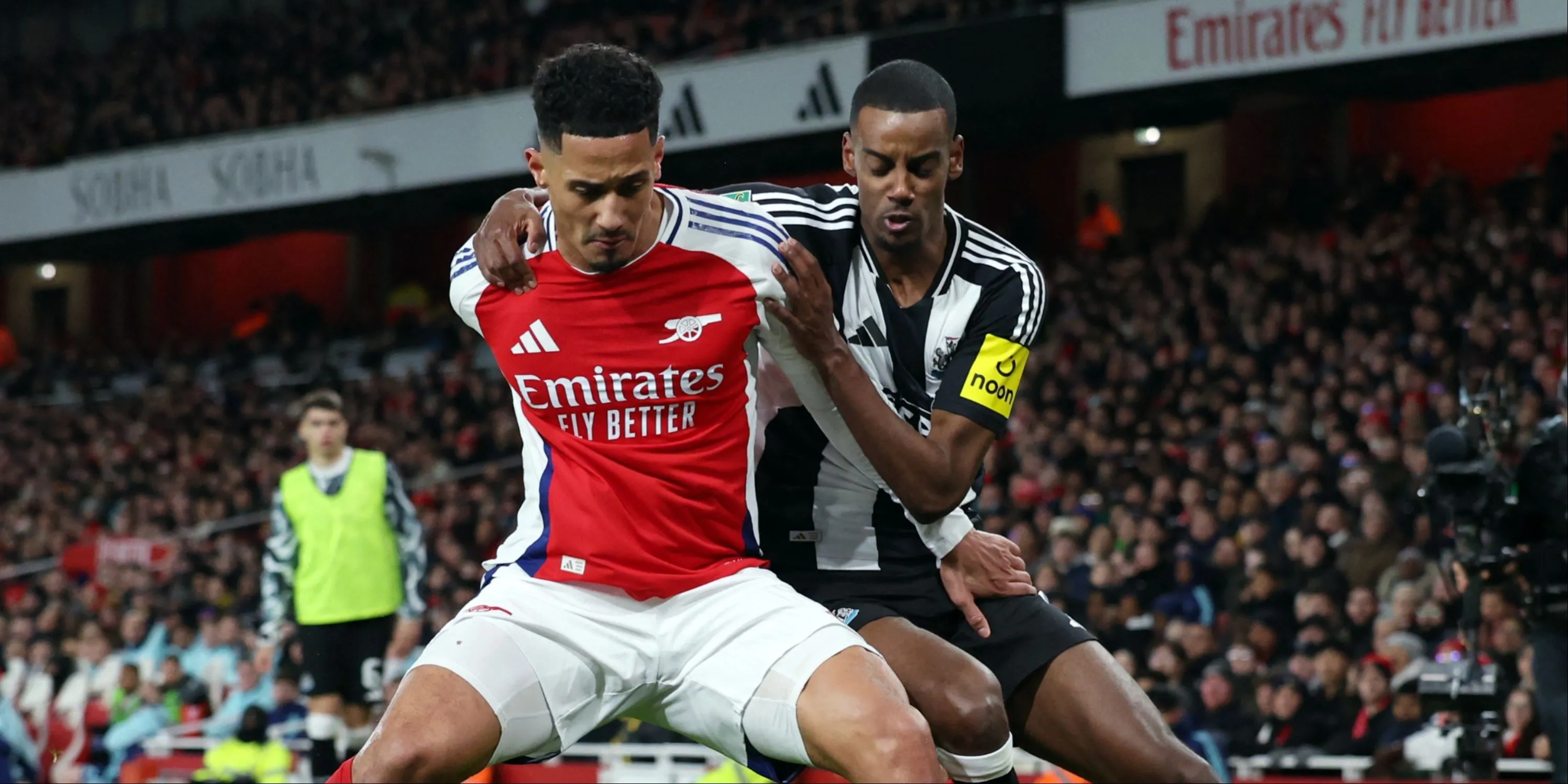 Bộ đôi trung vệ William Saliba và Gabriel Magalhaes thi đấu ăn ý trong màu áo Arsenal.