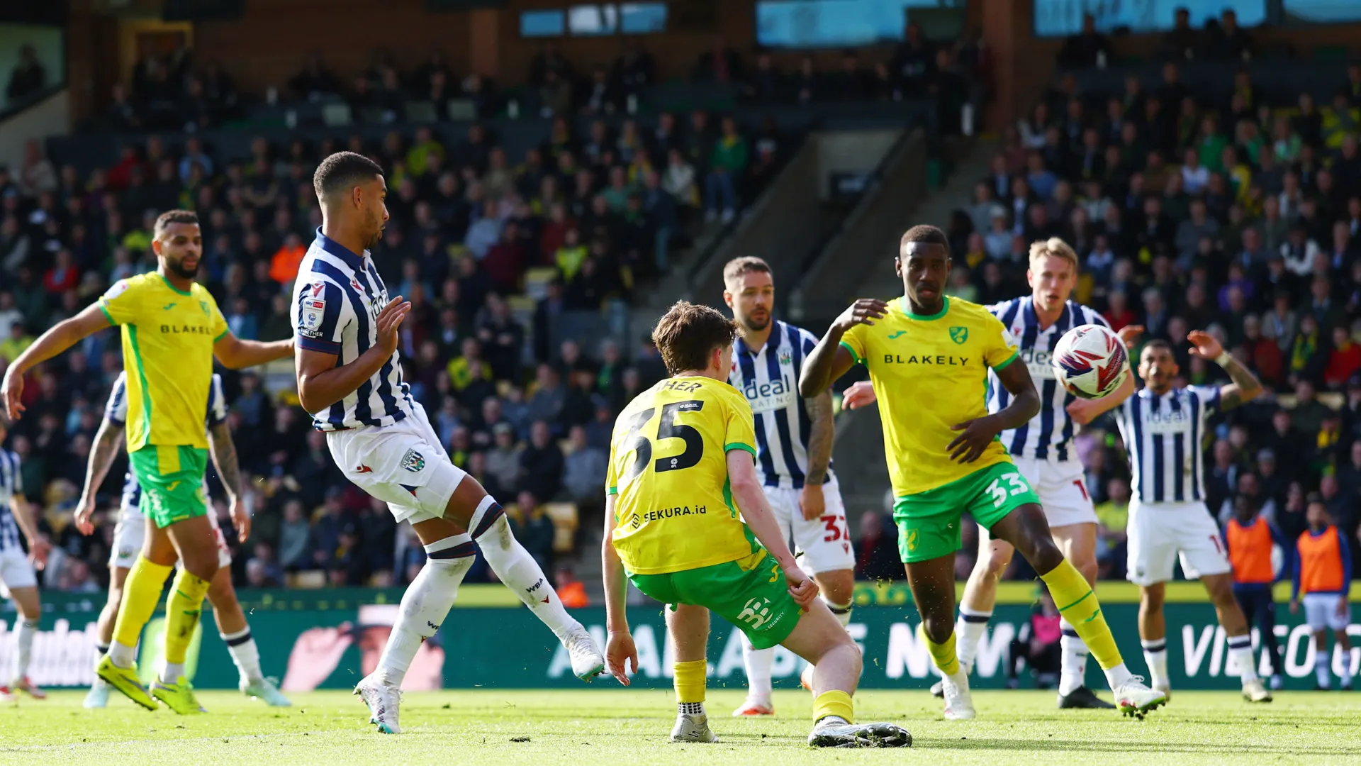 Cầu thủ Norwich City trong trận đấu tại Championship