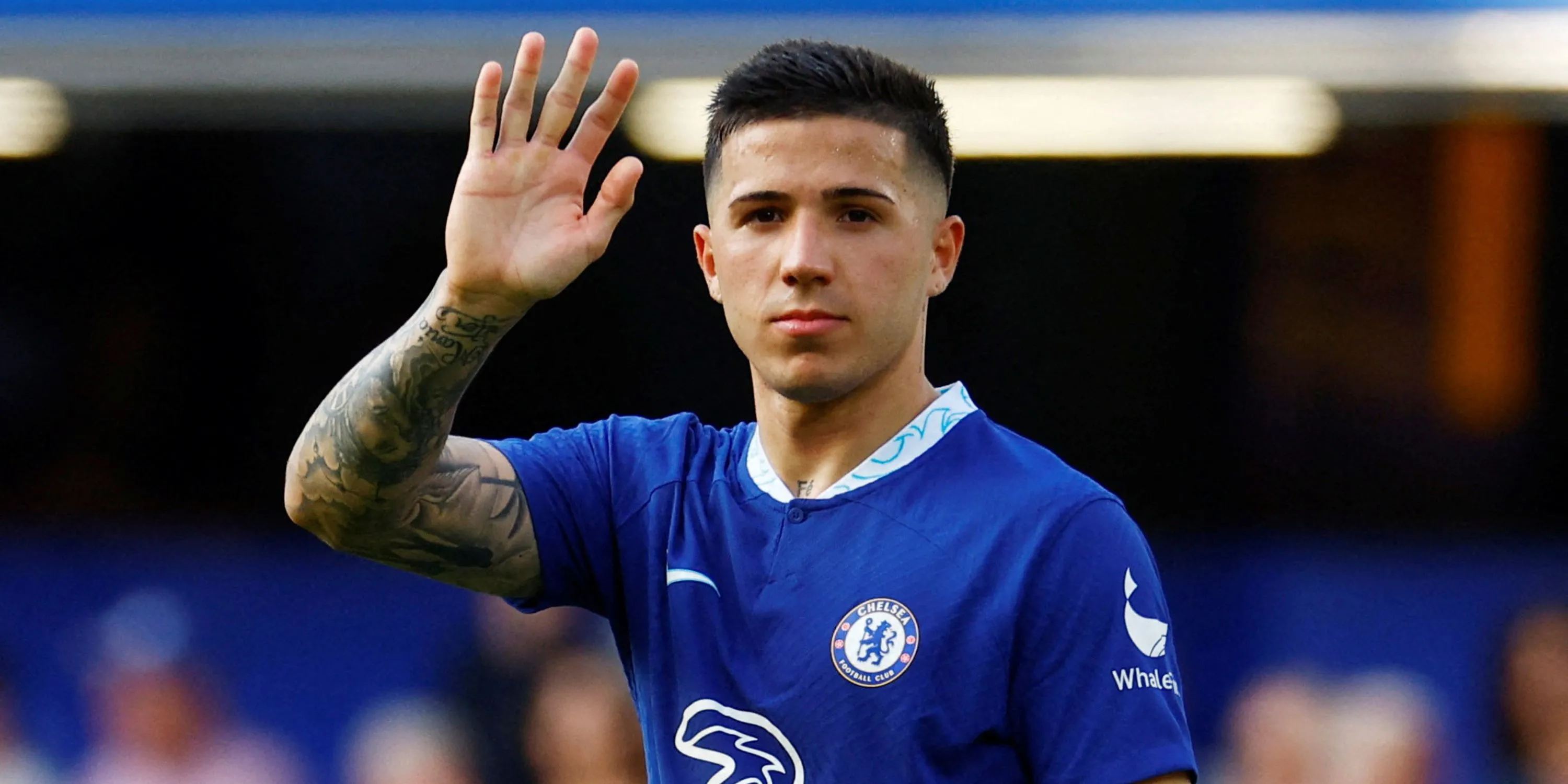 Enzo Fernandez thi đấu cho Chelsea tại Premier League