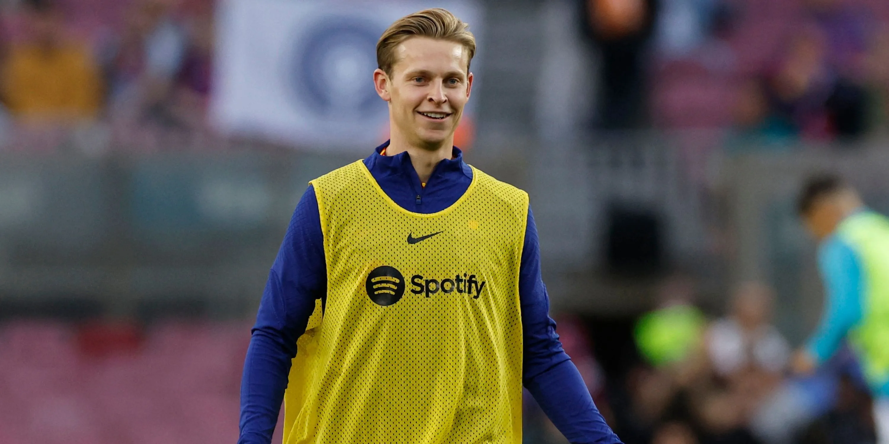 Frenkie De Jong thi đấu cho Barcelona