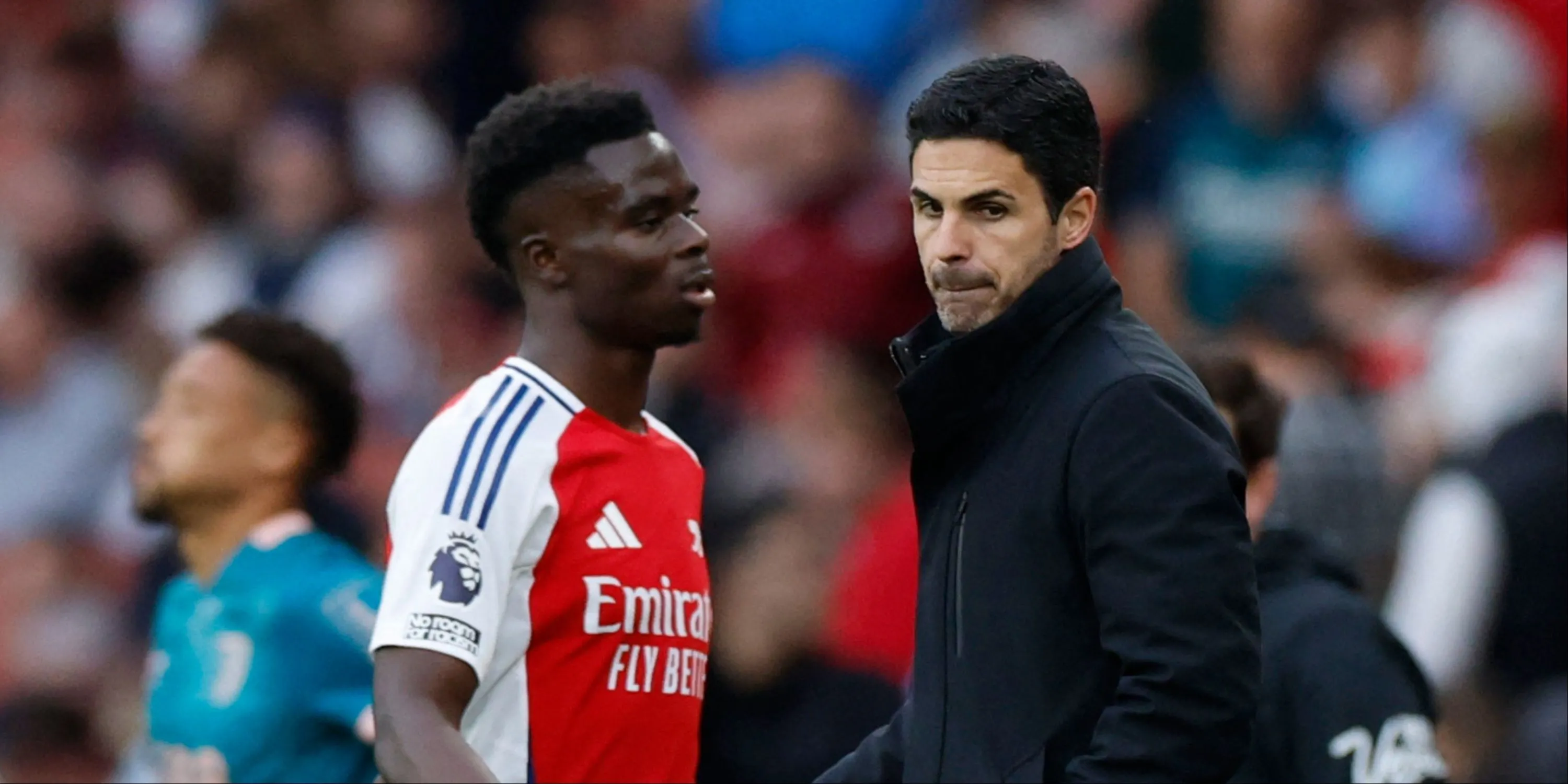 HLV Mikel Arteta cùng Bukayo Saka trước áp lực thành tích của Arsenal
