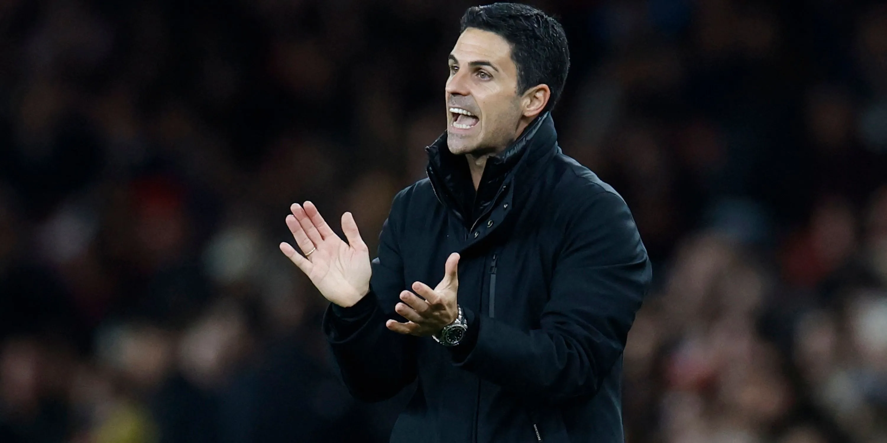 Huấn luyện viên Mikel Arteta của Arsenal chỉ đạo trận đấu