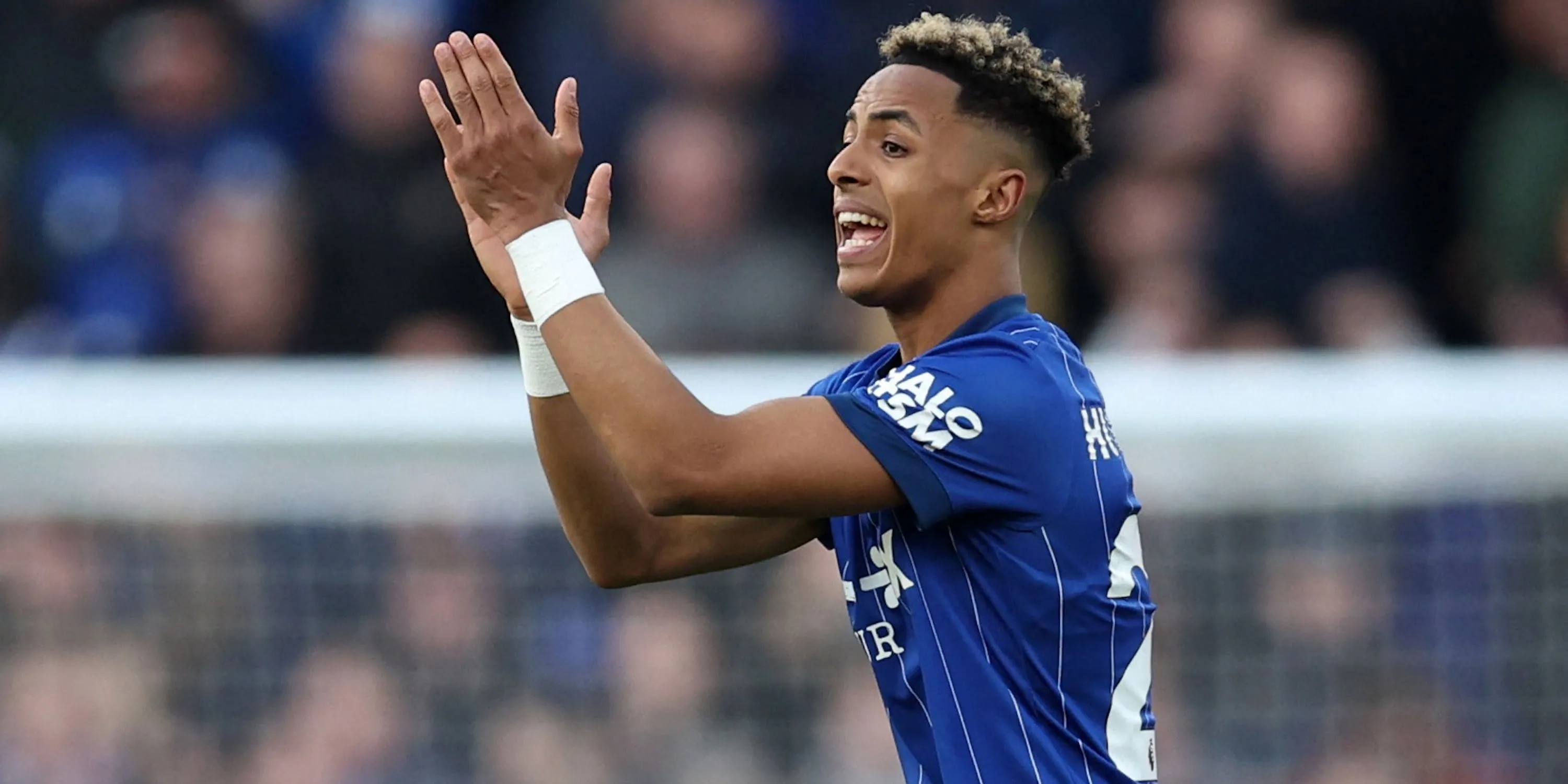 Omari Hutchinson, sao trẻ Ipswich Town mục tiêu của Aston Villa