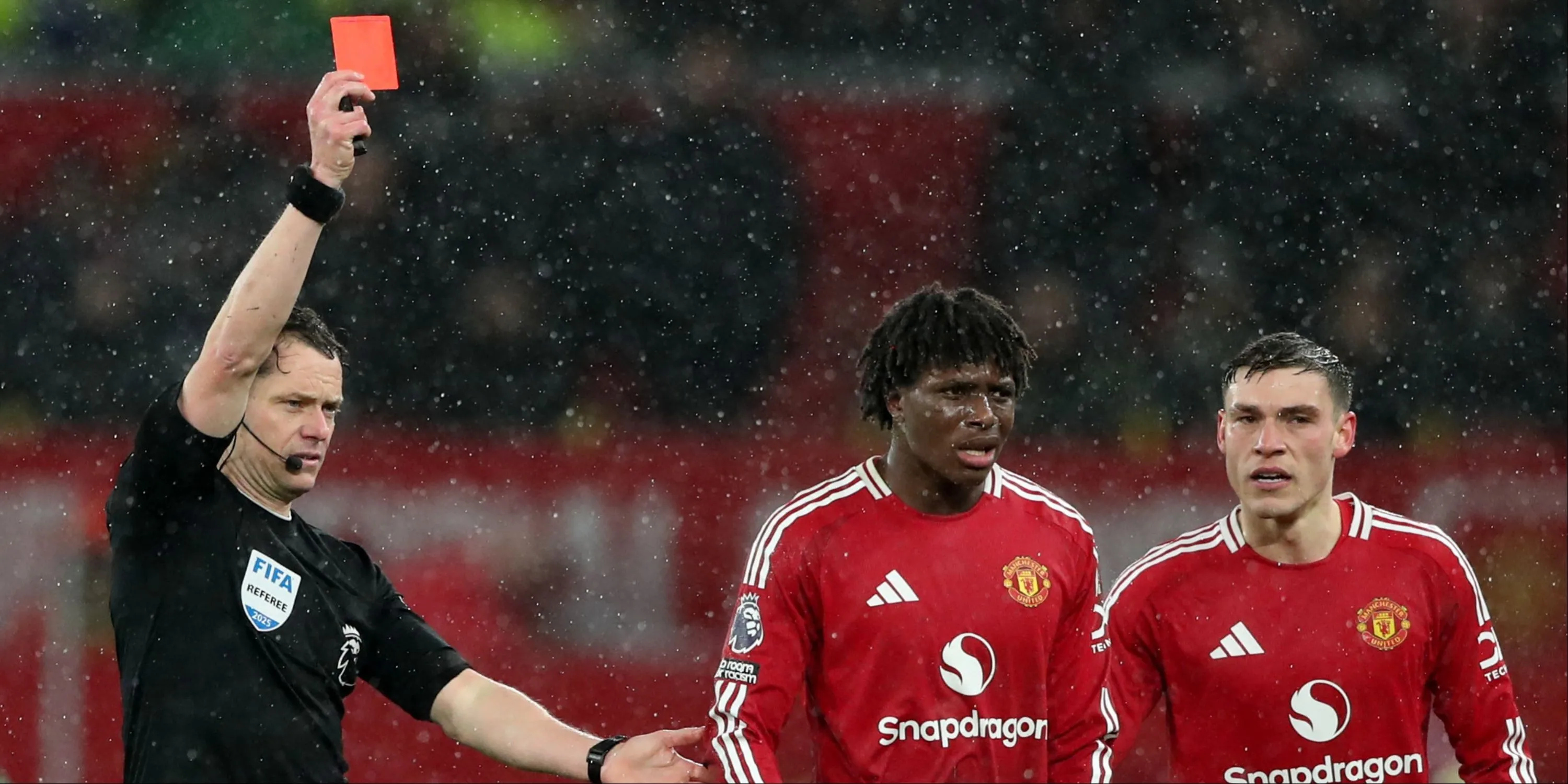 Patrick Dorgu trong một trận đấu cho Manchester United