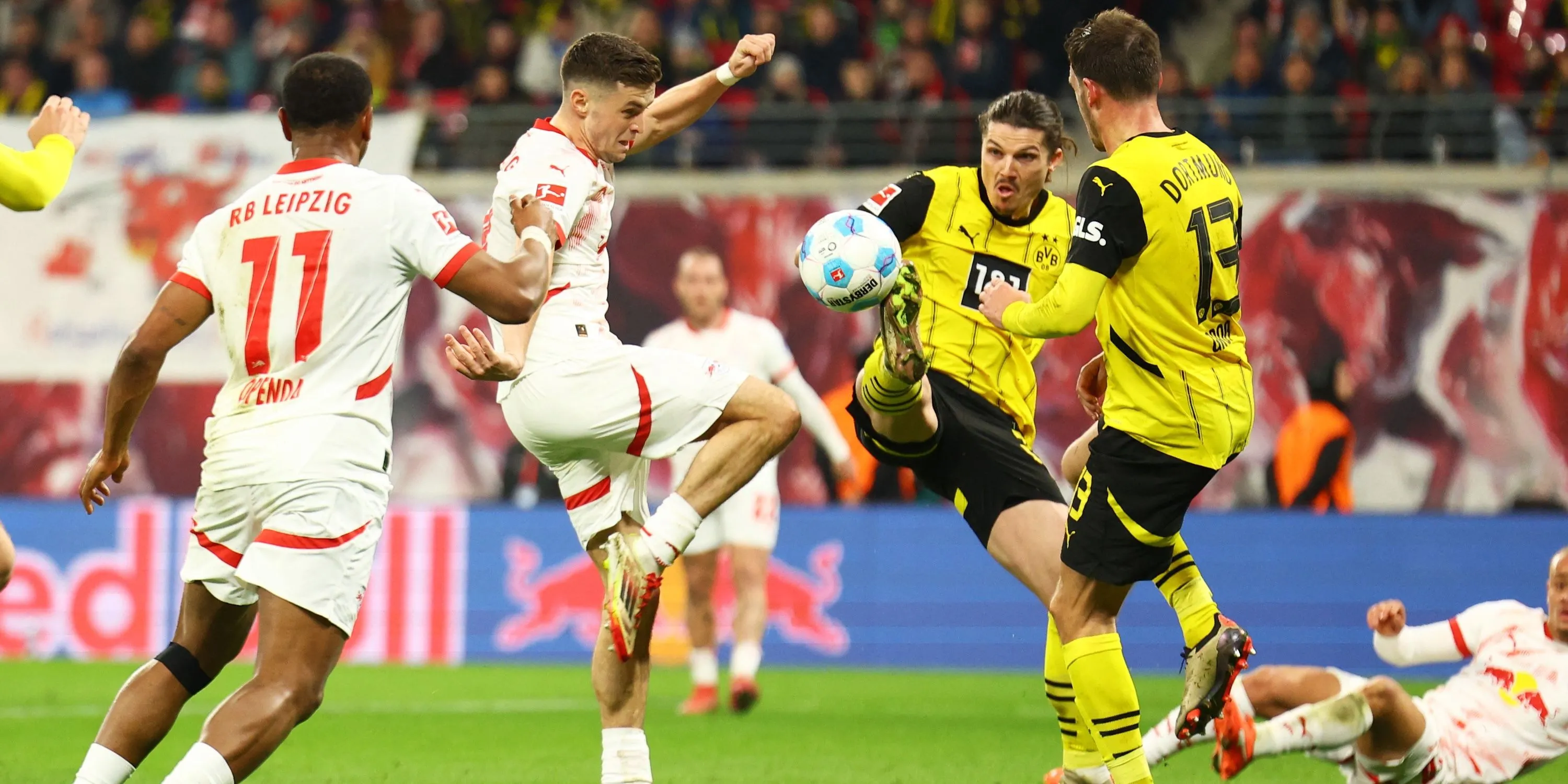 Tiền đạo Benjamin Sesko trong màu áo RB Leipzig thi đấu tại Bundesliga.