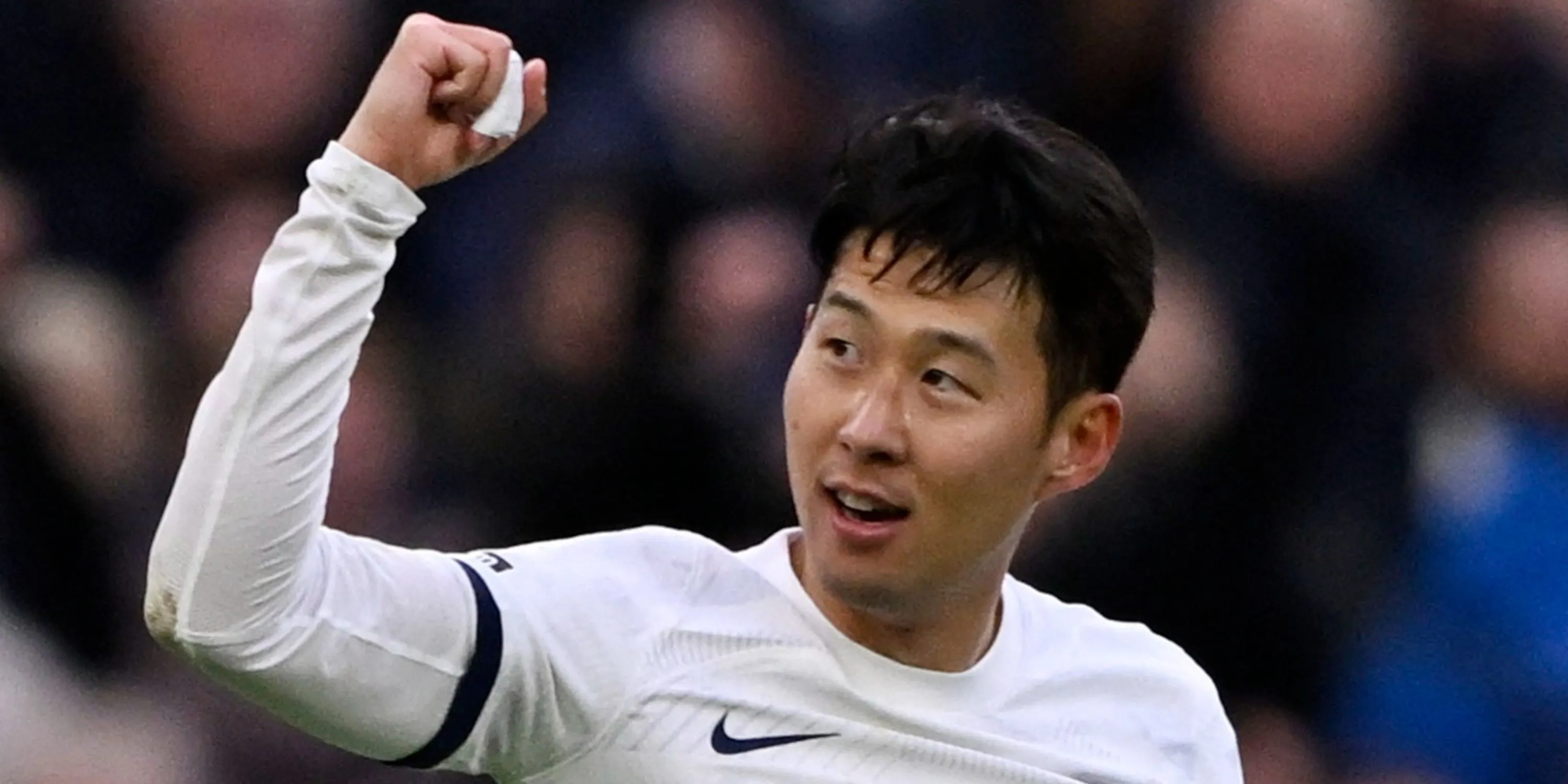 Tiền đạo Son Heung-min của Tottenham ăn mừng bàn thắng