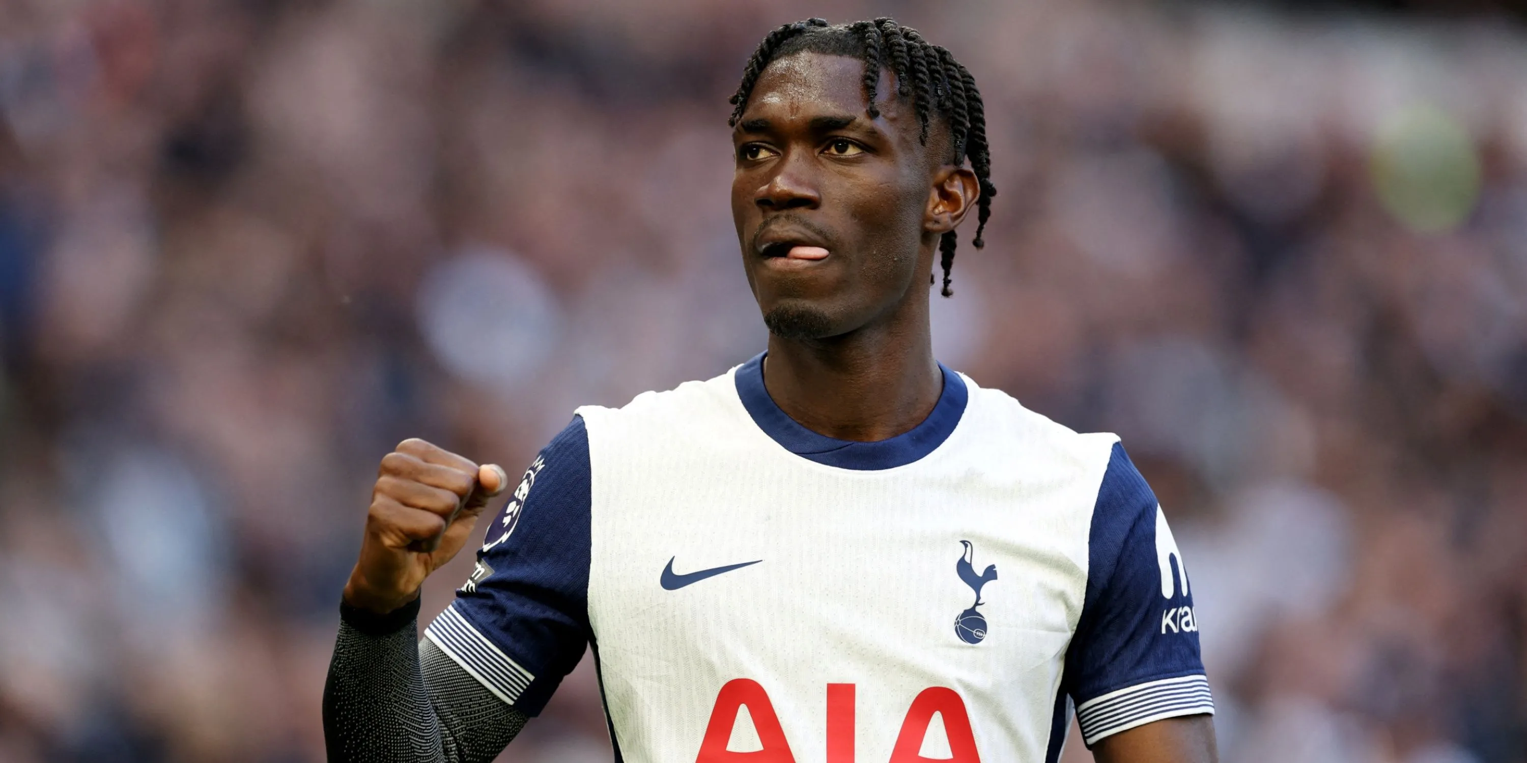Yves Bissouma có màn trình diễn tệ hại cho Tottenham