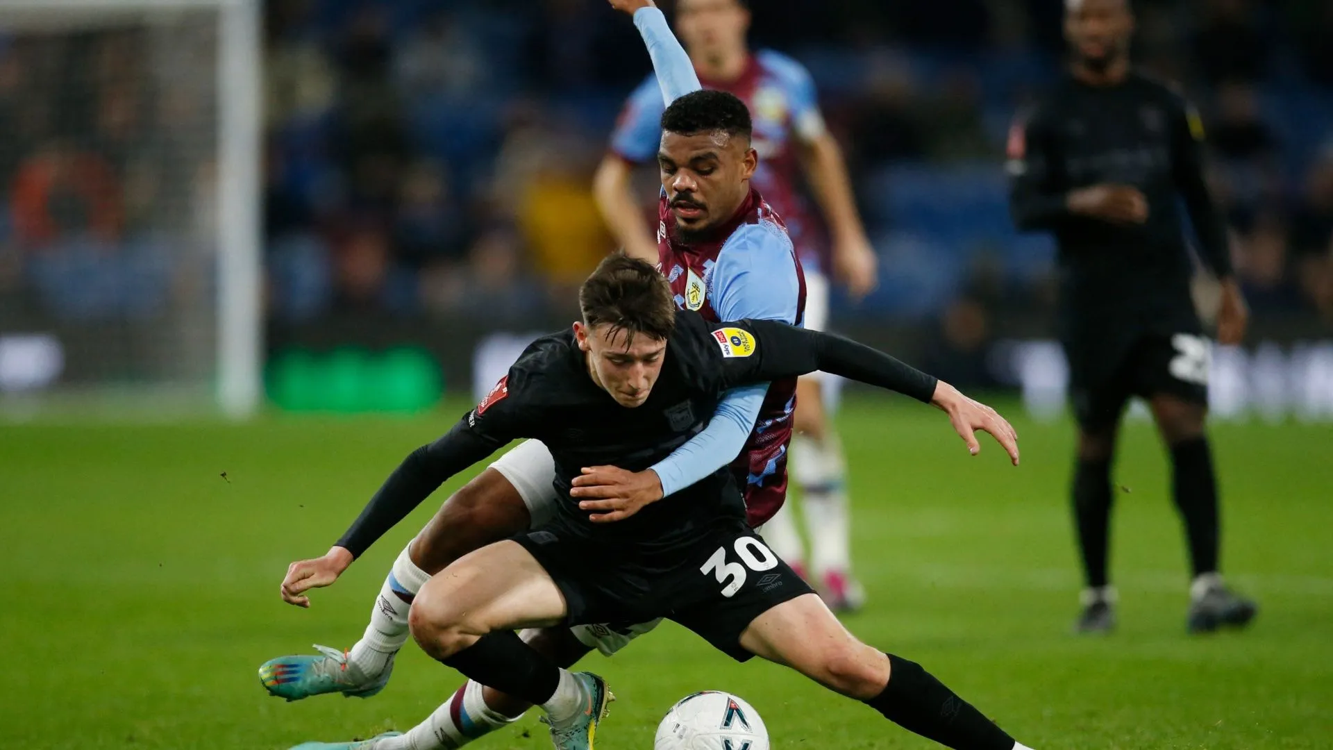 Cameron Humphreys - mục tiêu tiềm năng của Huddersfield Town