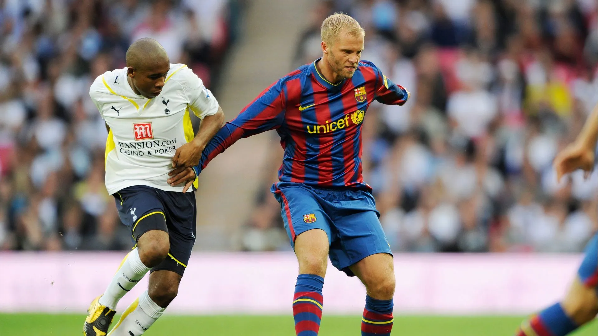 Eidur Gudjohnsen khoác áo Barcelona