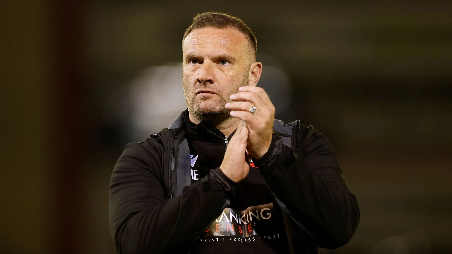 Huấn luyện viên Ian Evatt, người đang trong danh sách xem xét của Plymouth Argyle và có mối liên hệ với David Fox.