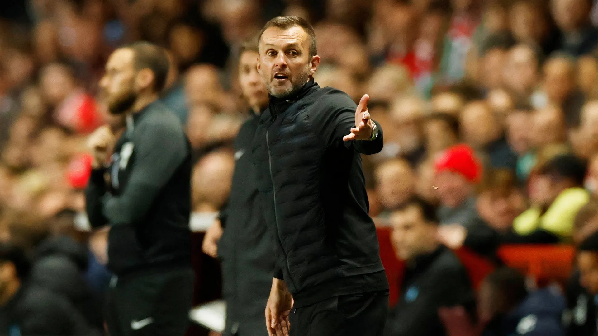 Huấn luyện viên Nathan Jones của Charlton Athletic