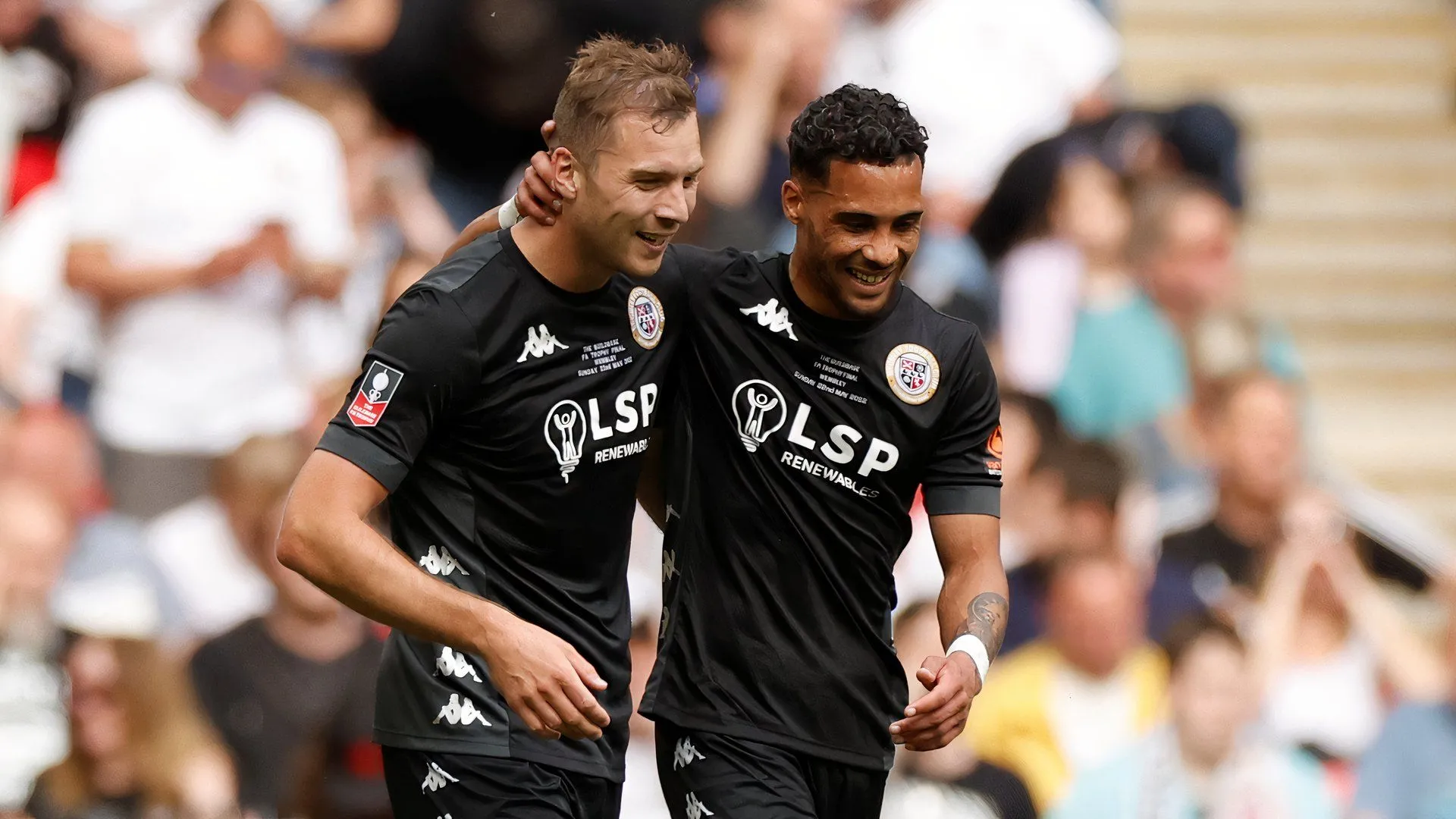 Michael Cheek thi đấu ấn tượng trong màu áo Bromley tại League Two, thu hút sự chú ý của Wigan