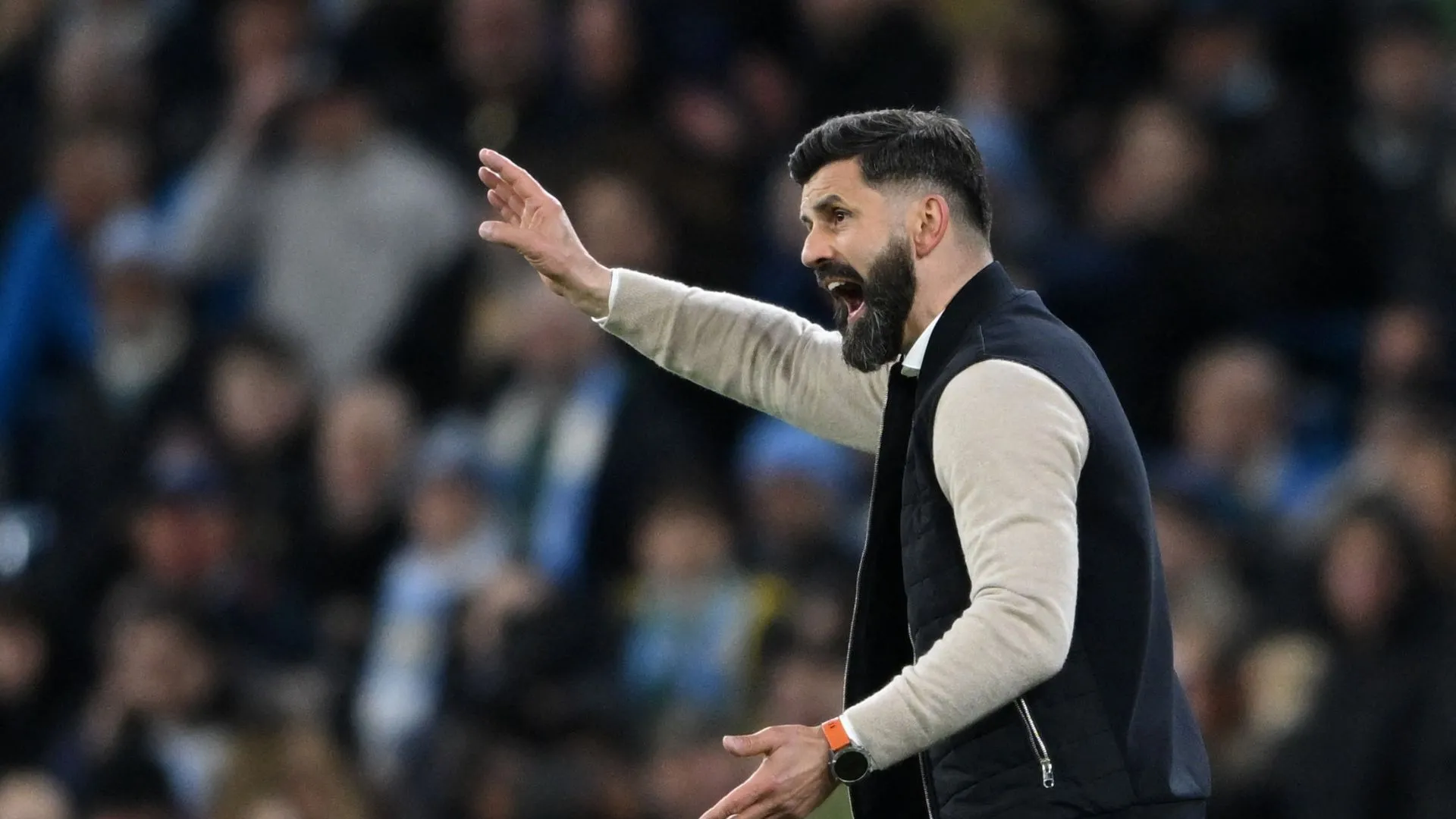 Miron Muslic, cựu huấn luyện viên của Plymouth Argyle, người đã gây ra sự thất vọng tại câu lạc bộ sau khi chuyển đến Schalke 04.