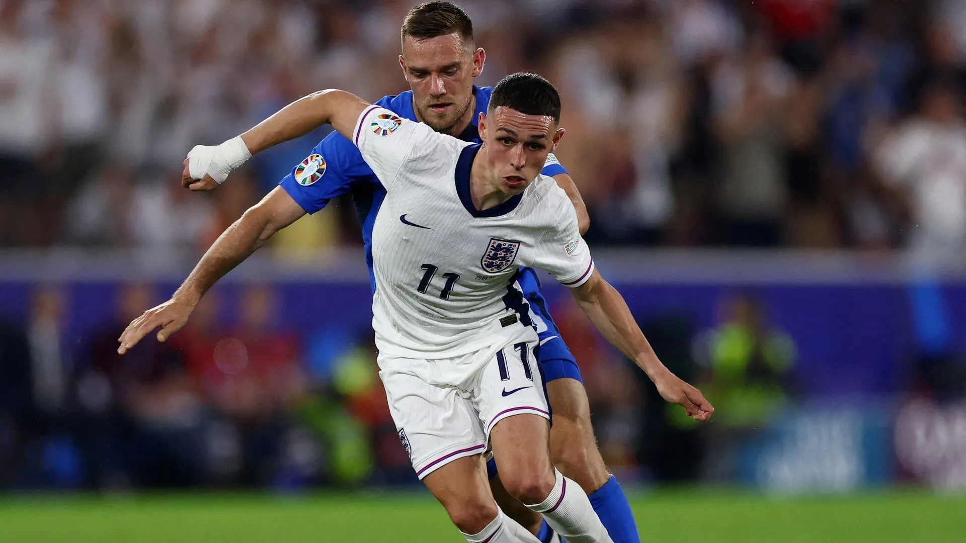 Phil Foden, ngôi sao trẻ được HLV Steve Cooper dẫn dắt tại đội U17 Anh