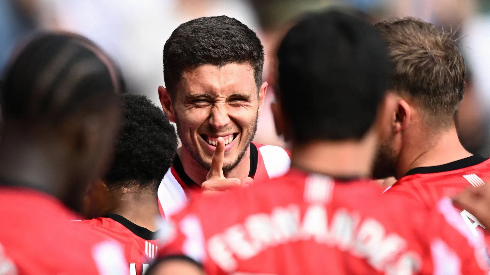 Ross Stewart được kỳ vọng trở thành trụ cột trên hàng công Southampton mùa tới