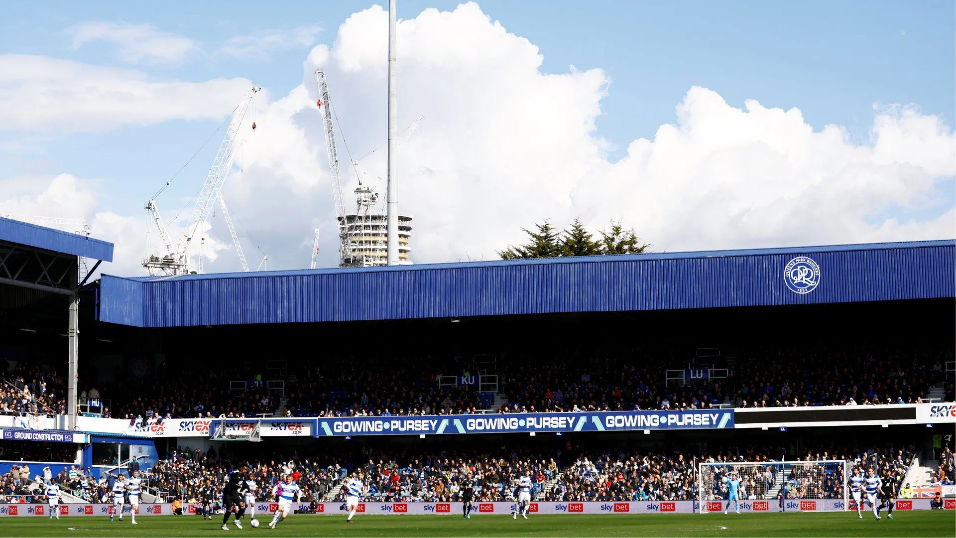 Sân vận động Loftus Road, sân nhà của Queens Park Rangers, nơi Mothersille có thể phát triển