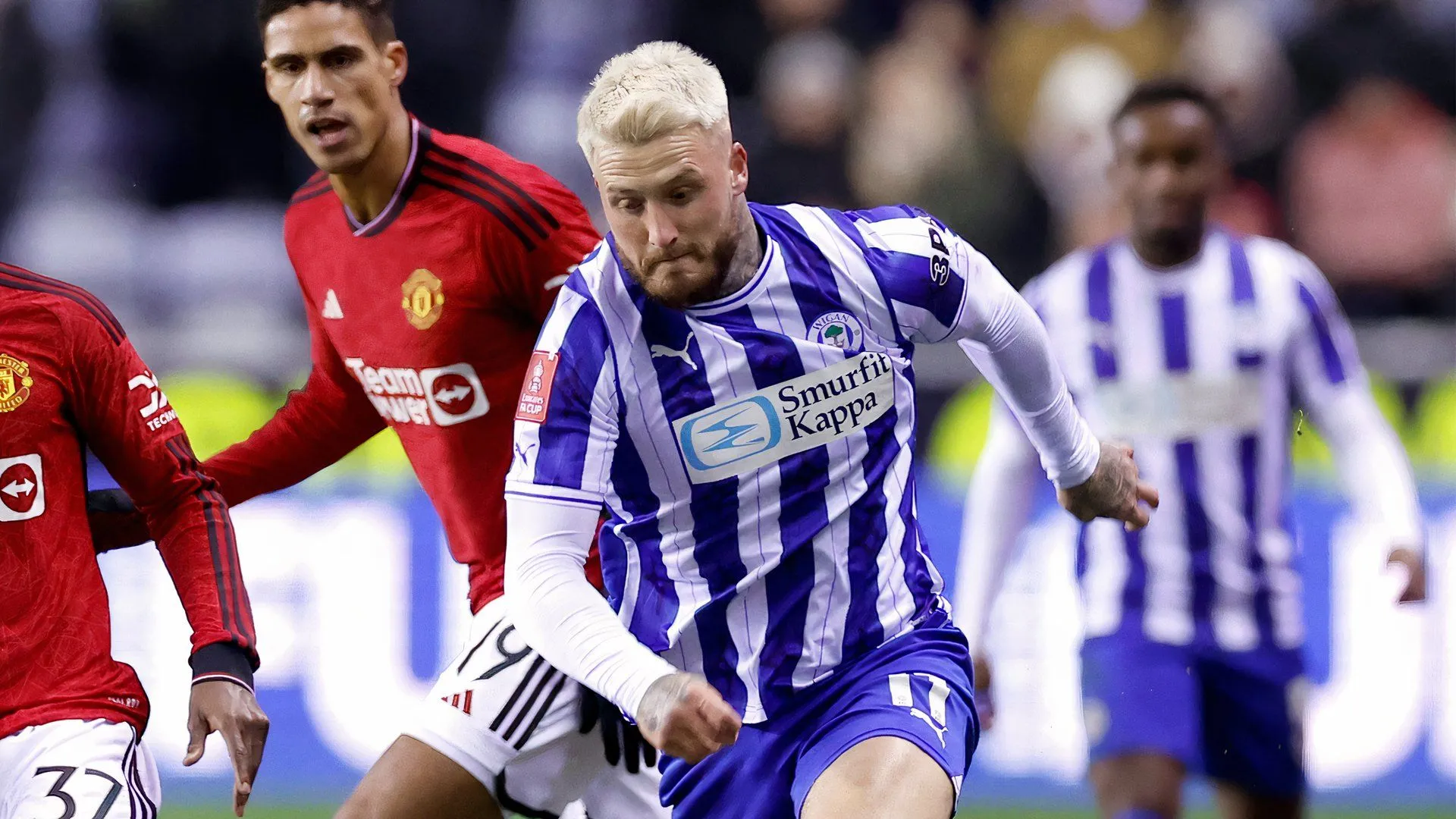 Stephen Humphrys thi đấu cho Wigan Athletic