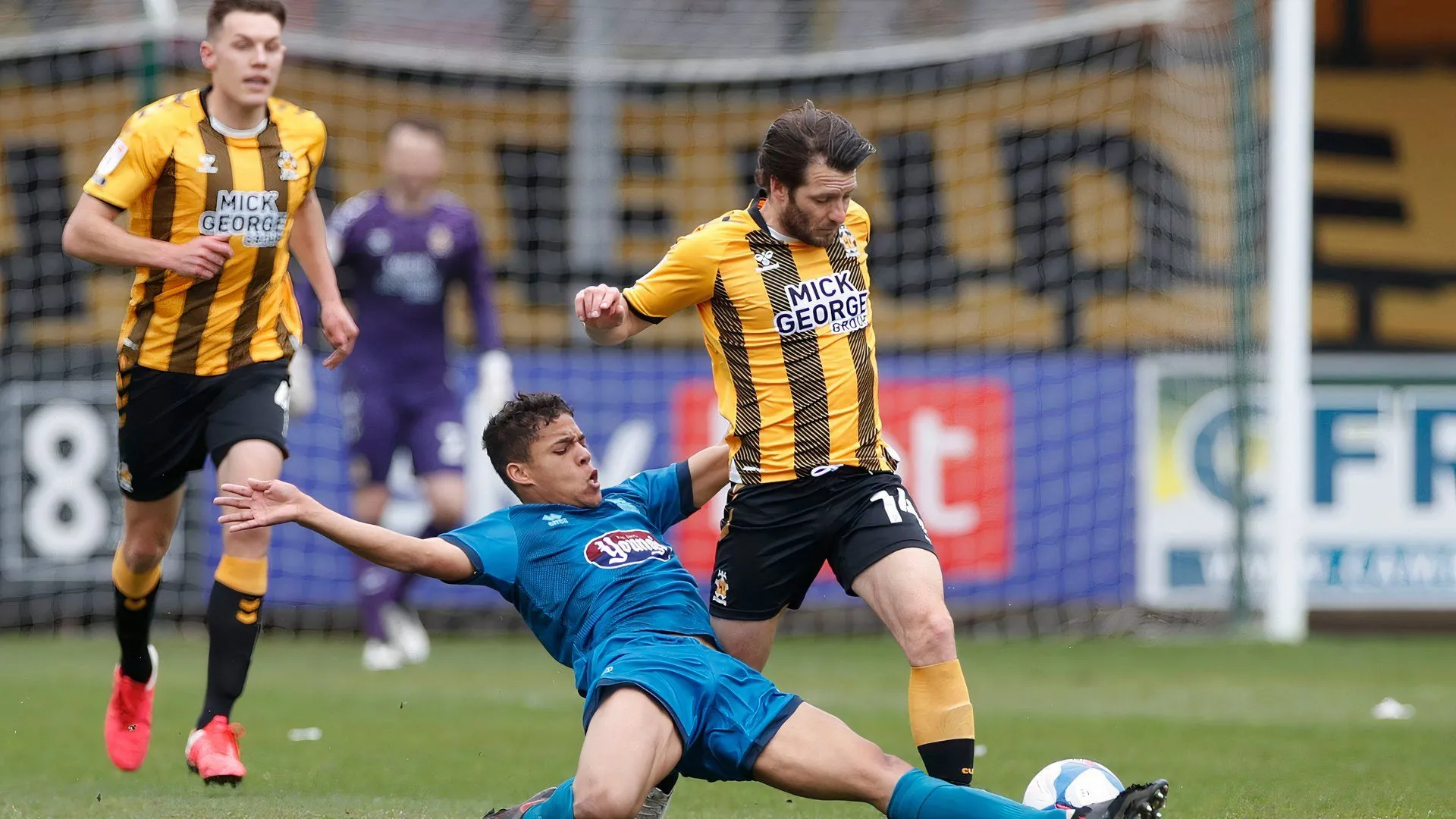Tiền vệ Evan Khouri trong màu áo Grimsby Town