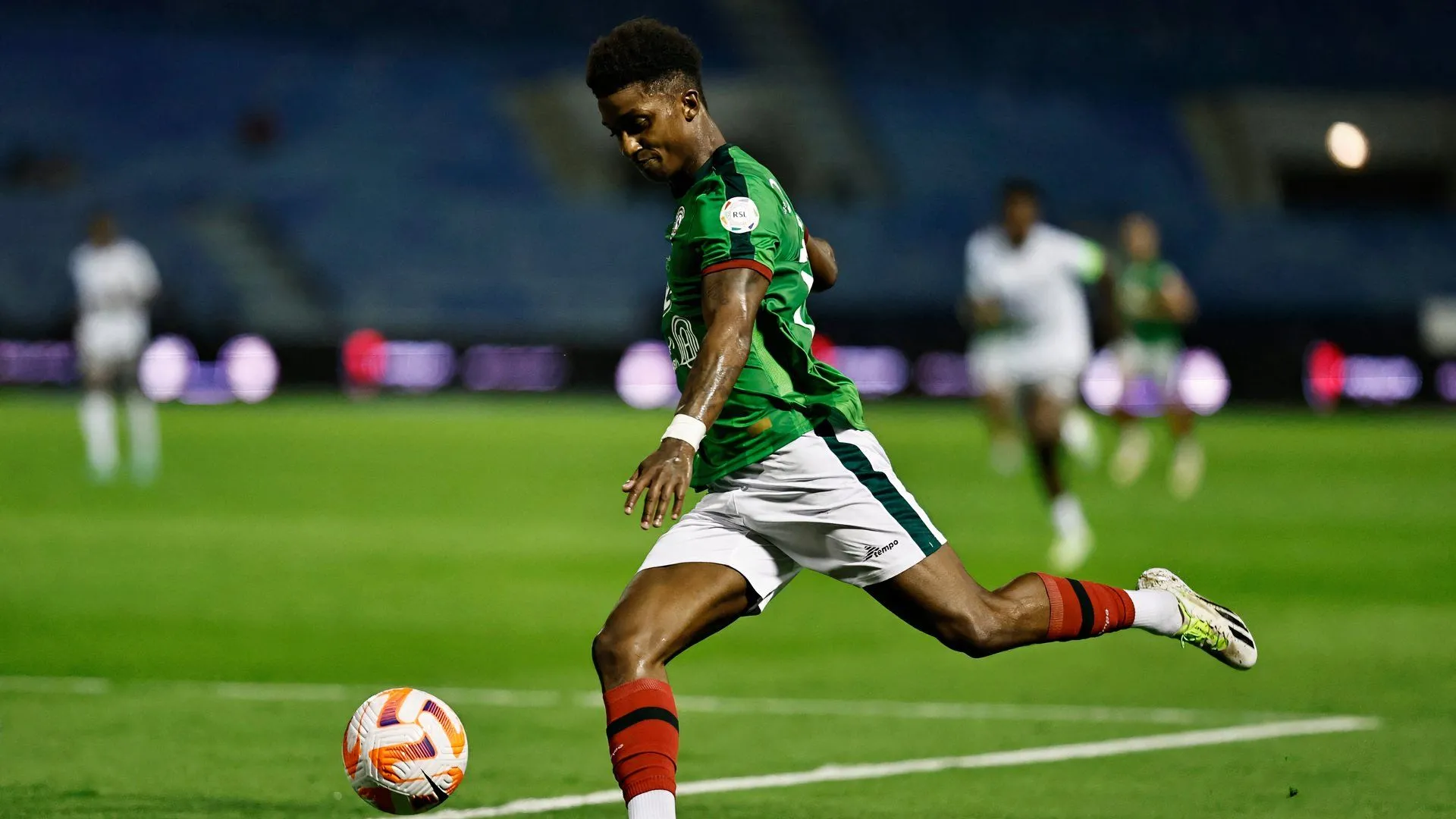 Demarai Gray thi đấu cho Al-Ettifaq trước khi trở lại Birmingham City