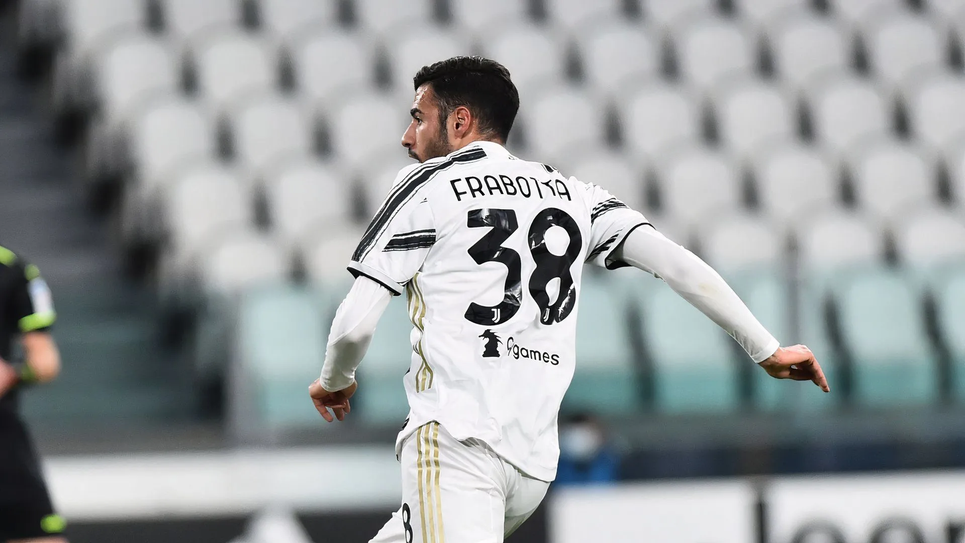 Gianluca Frabotta trong trận đấu của West Brom