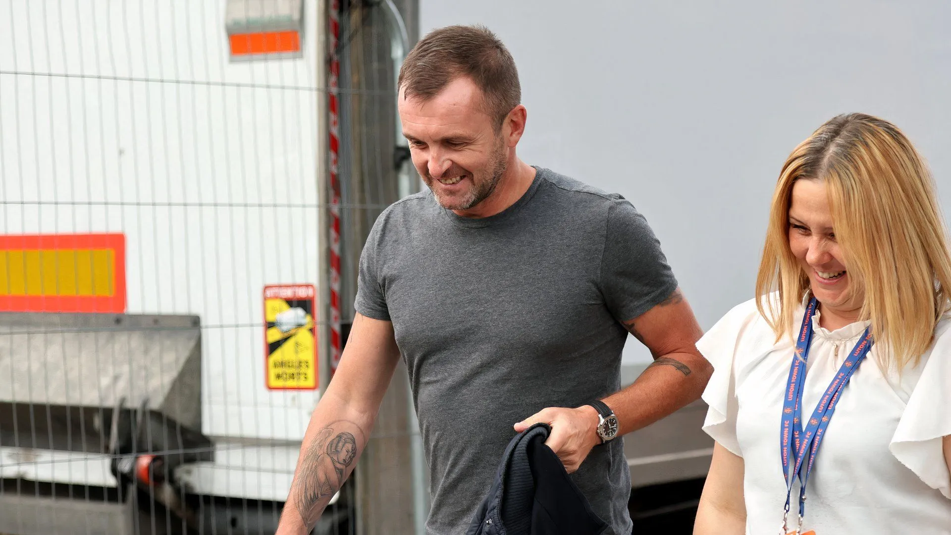 Huấn luyện viên Nathan Jones của Charlton Athletic đang tìm cách củng cố hàng thủ
