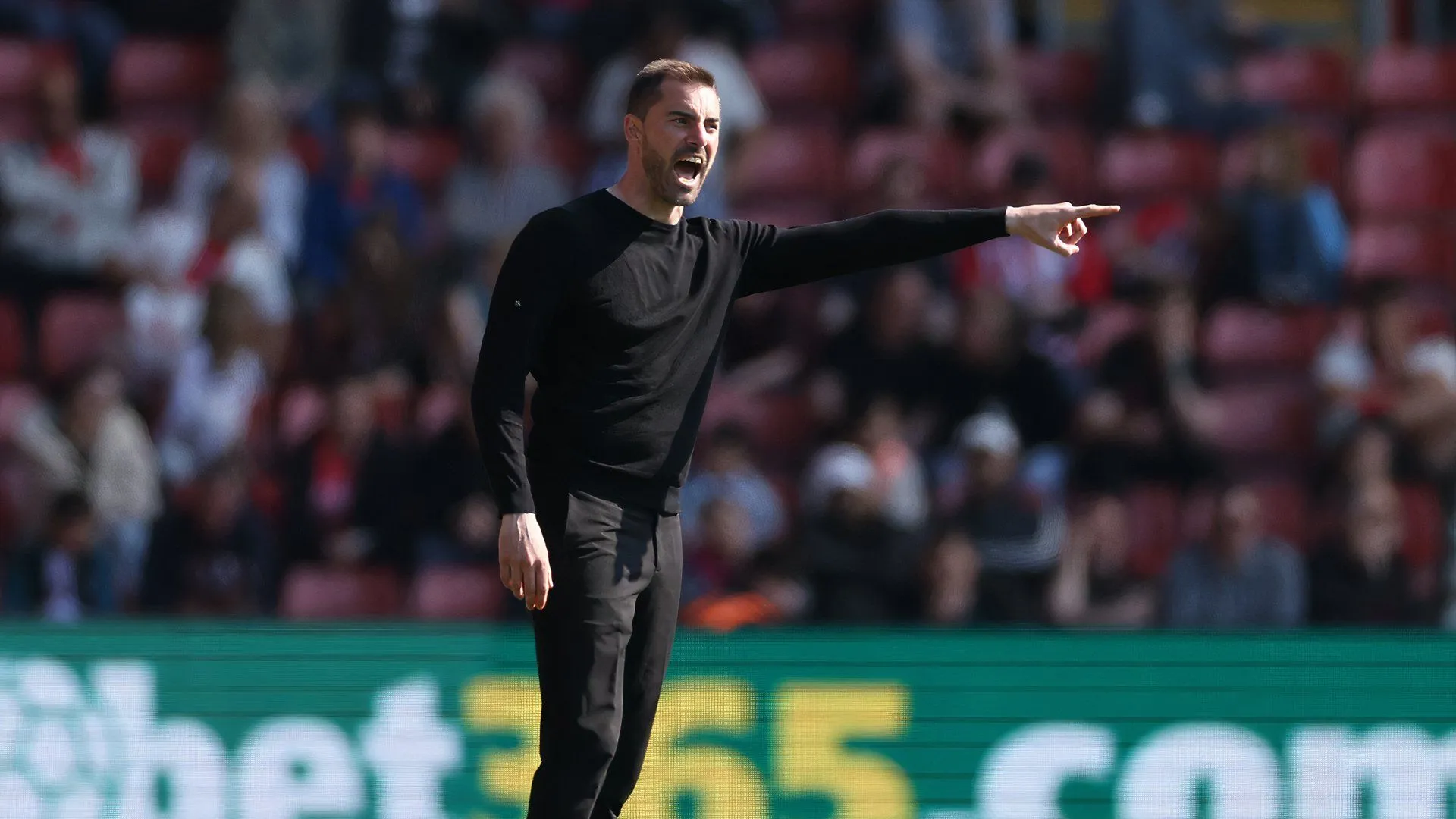 Huấn luyện viên Ruben Selles của Sheffield United trên sân tập