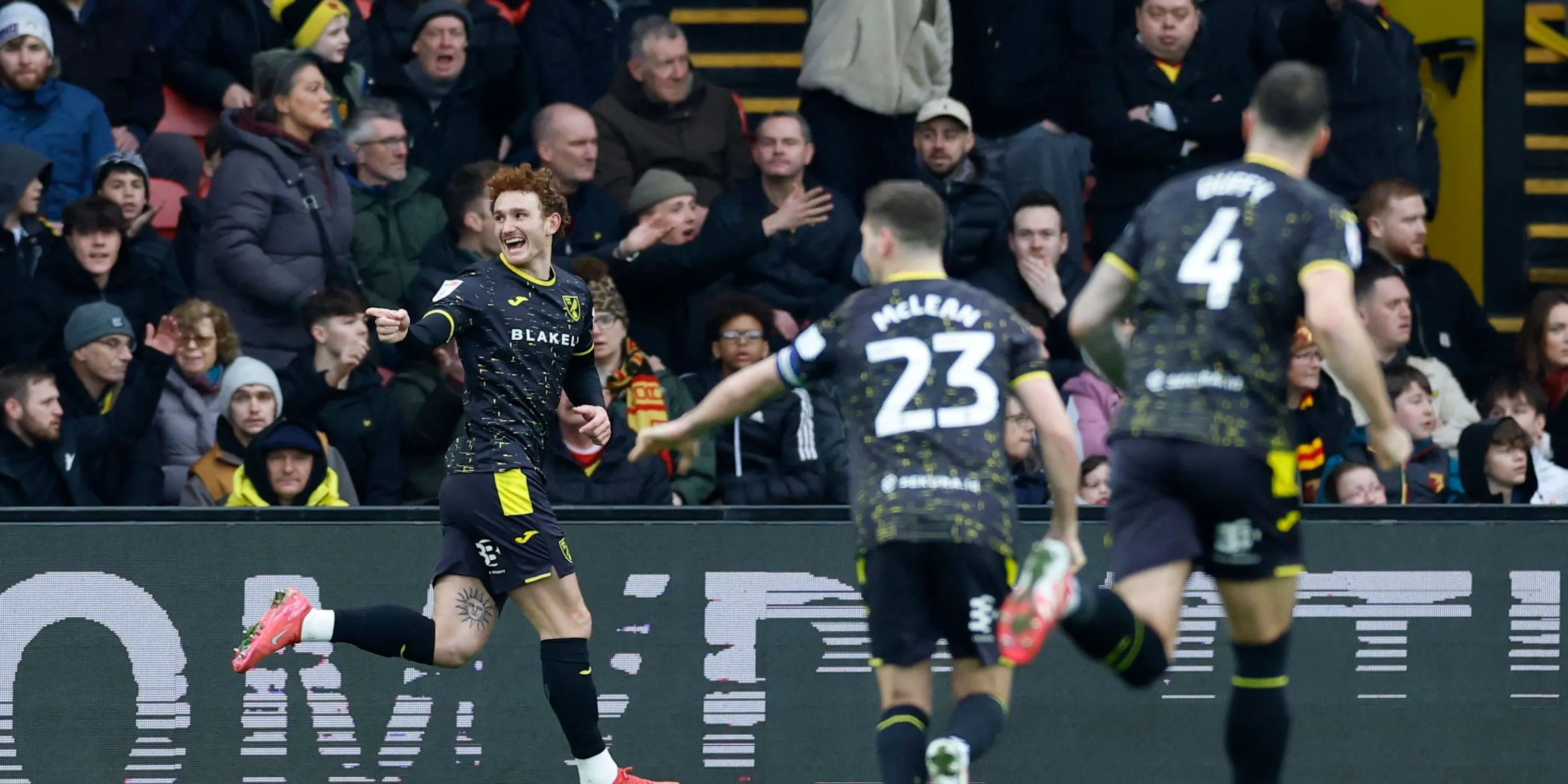 Josh Sargent ăn mừng bàn thắng cho Norwich City
