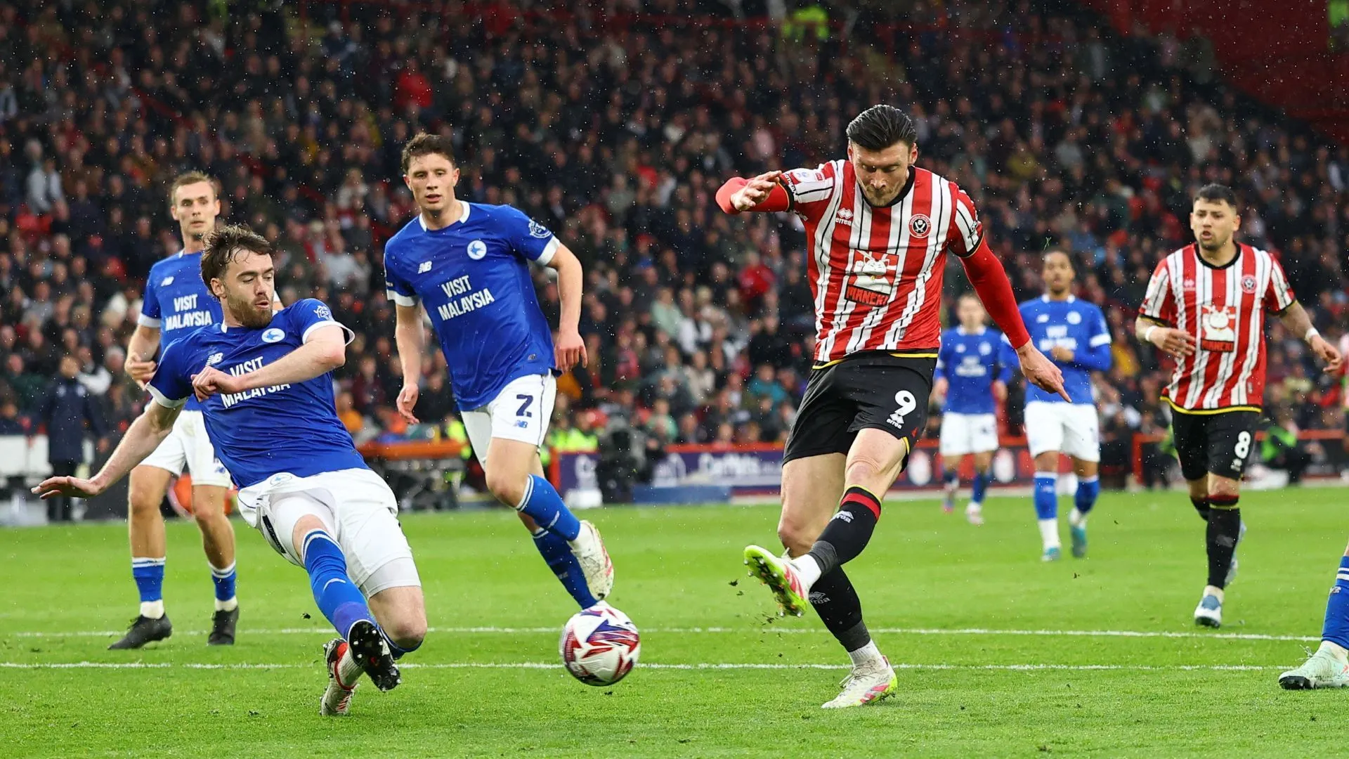 Kieffer Moore của Sheffield United đối mặt với thách thức tài chính khi gia nhập Wrexham