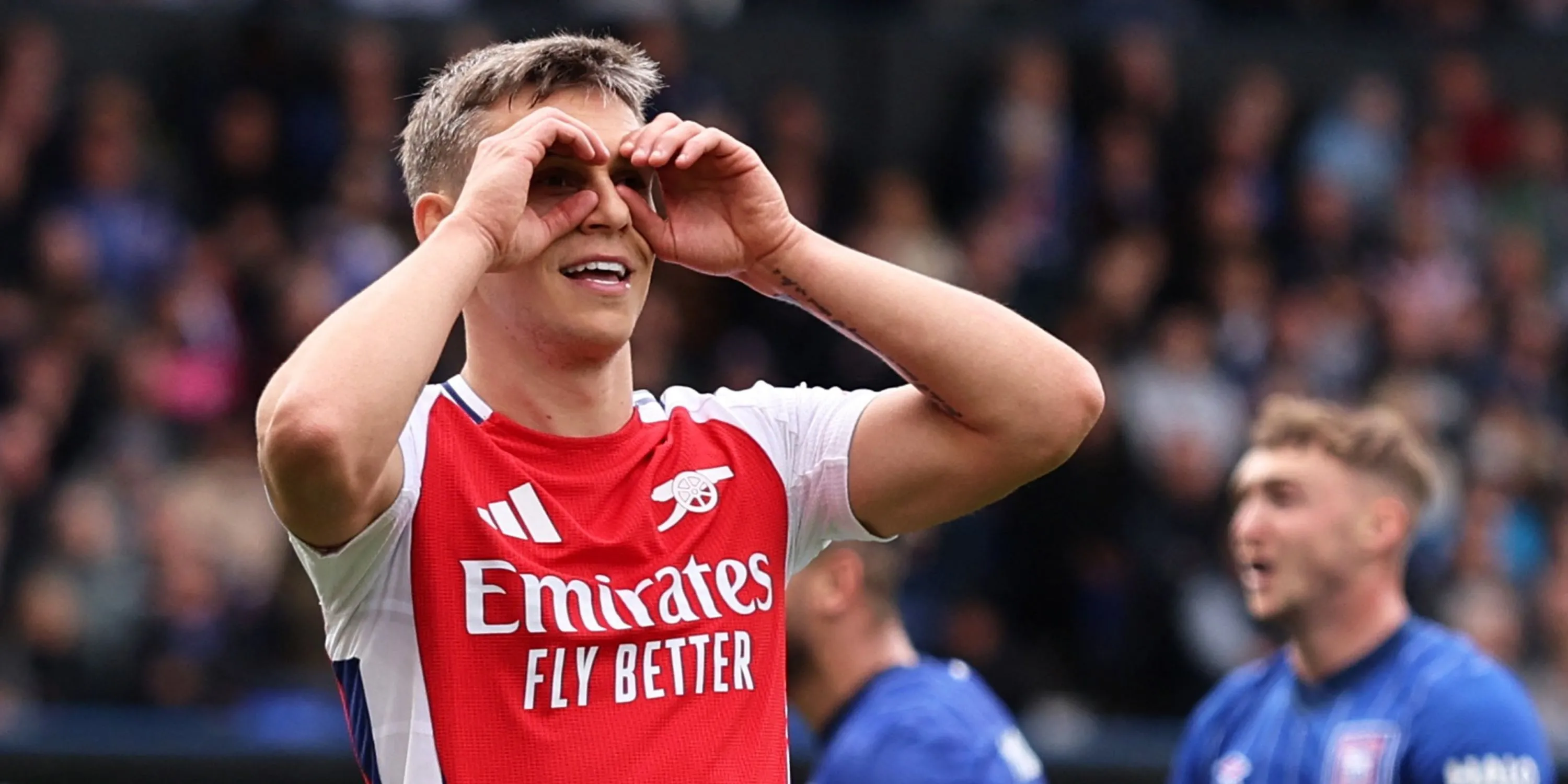 Leandro Trossard trong màu áo Arsenal, cầu thủ đang được Bayern Munich quan tâm