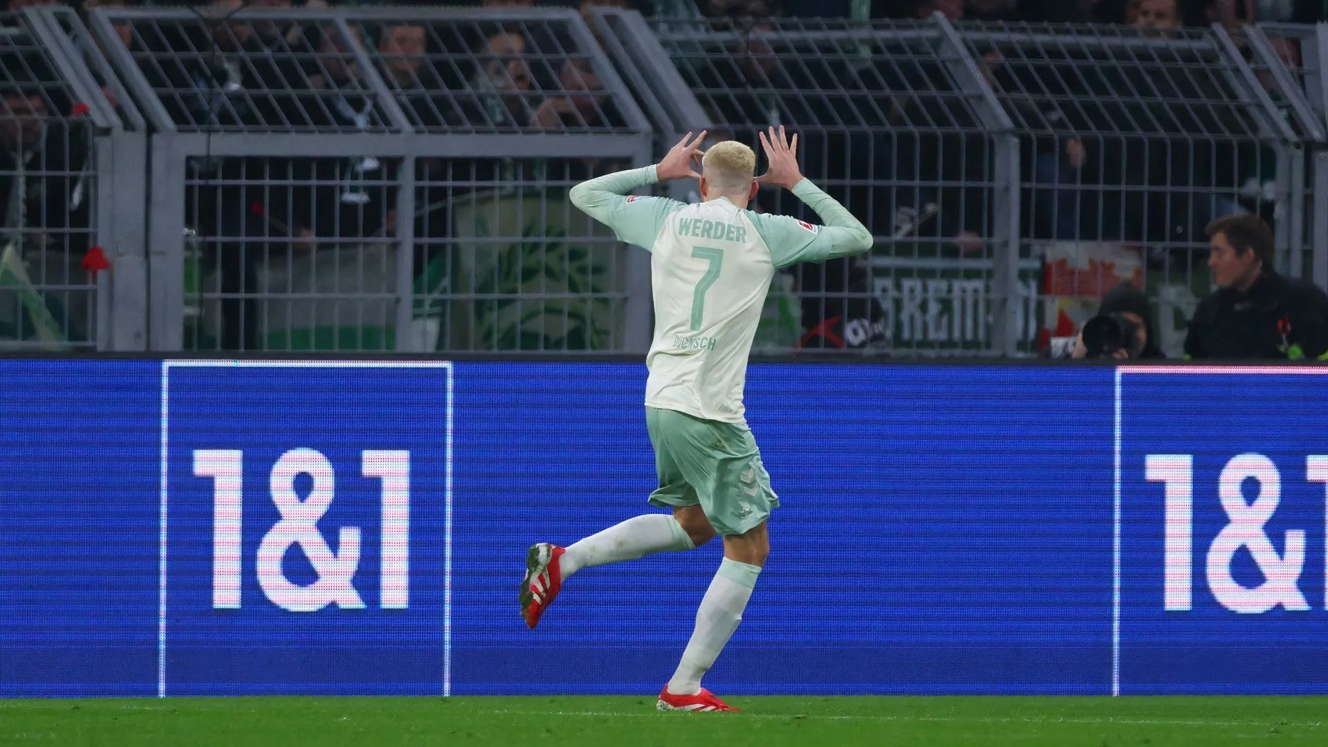Marvin Ducksch ăn mừng bàn thắng cho Werder Bremen trong trận đấu