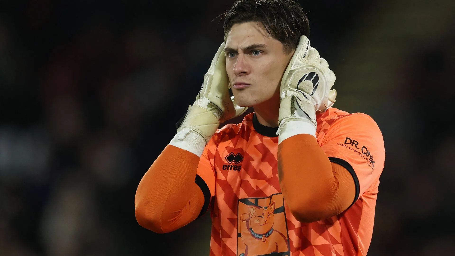 Michael Cooper trong màu áo Sheffield United, được khuyên nên ở lại