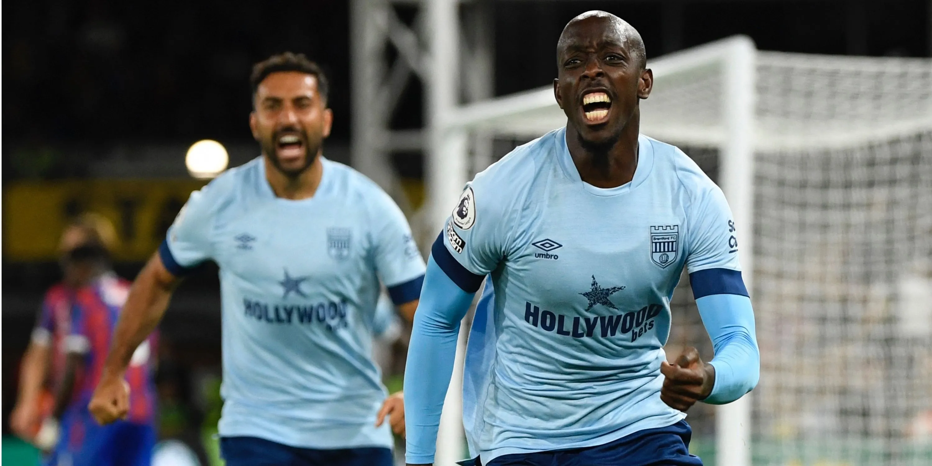 Tiền đạo Yoane Wissa trong màu áo Brentford thi đấu tại Ngoại hạng Anh
