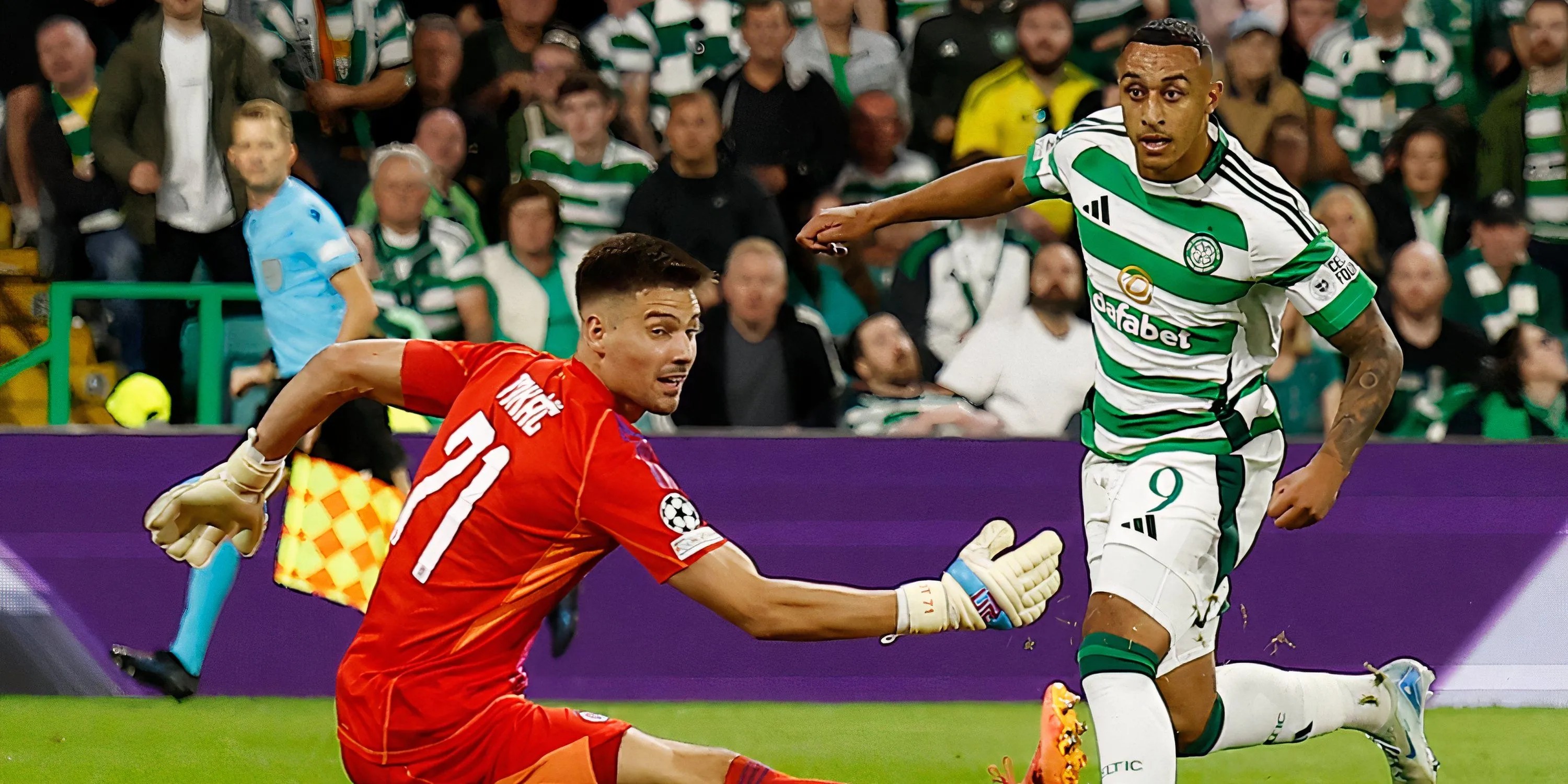 Adam Idah của Celtic trong trận đấu Champions League