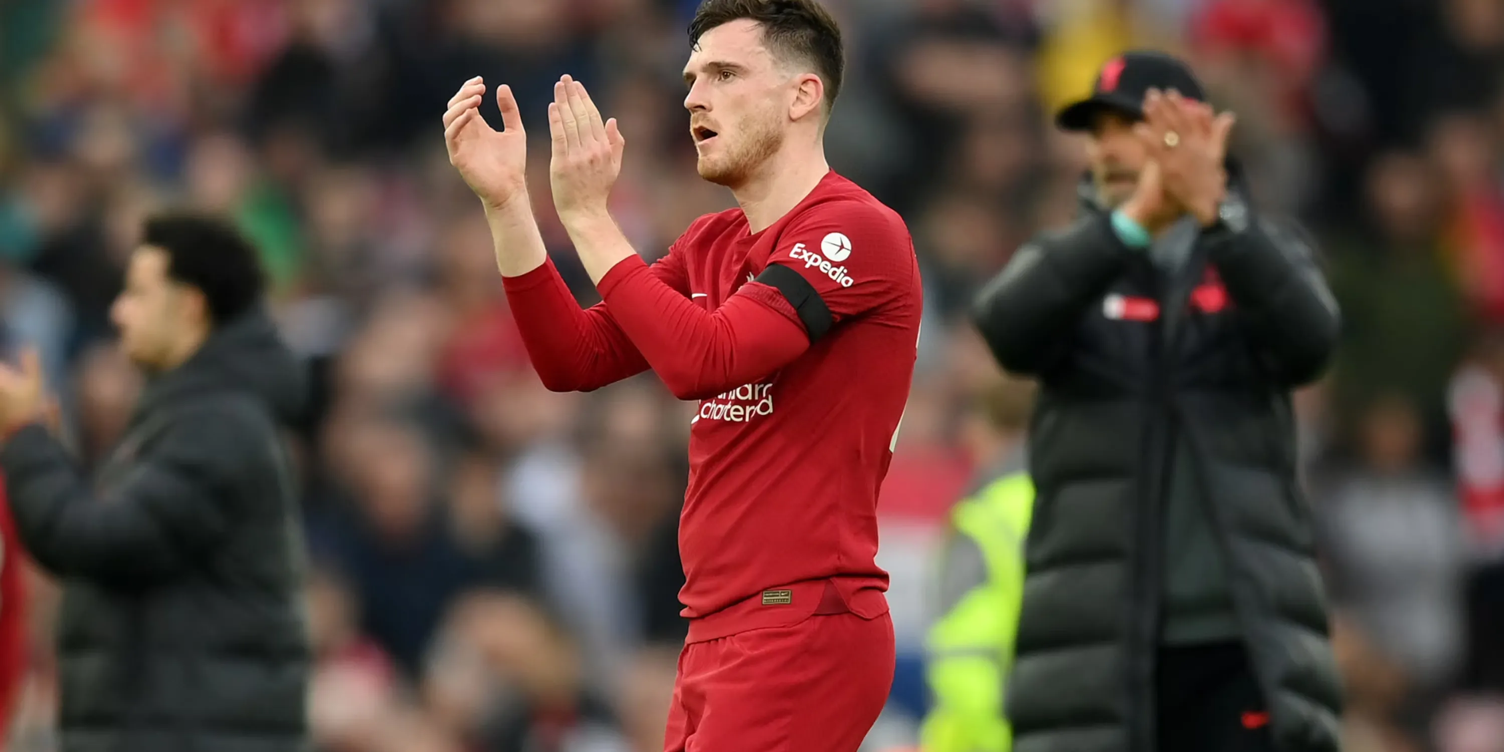 Hậu vệ Andy Robertson ăn mừng bàn thắng cho Liverpool.