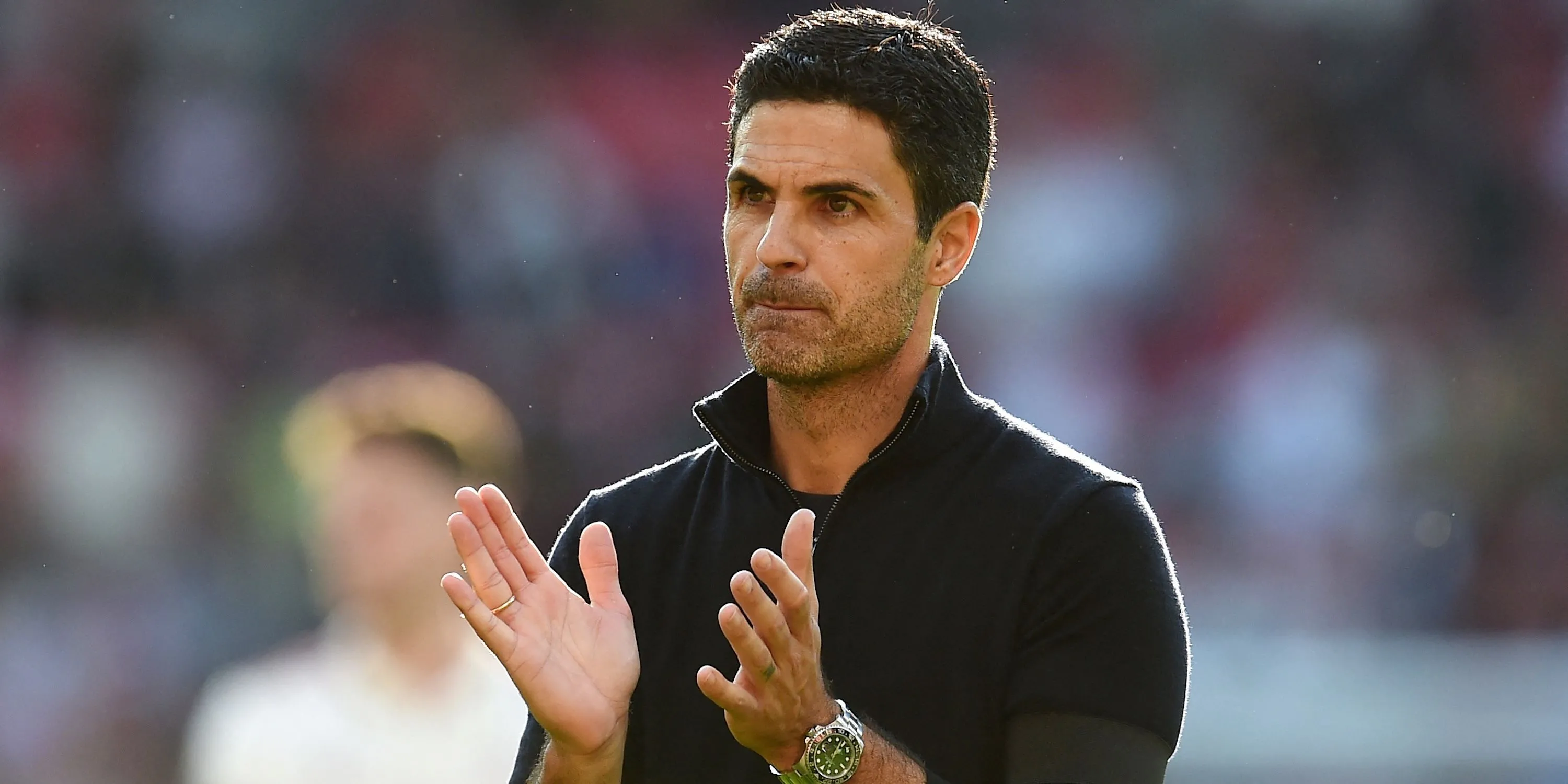 HLV Mikel Arteta ăn mừng chiến thắng cùng Arsenal ở Premier League.