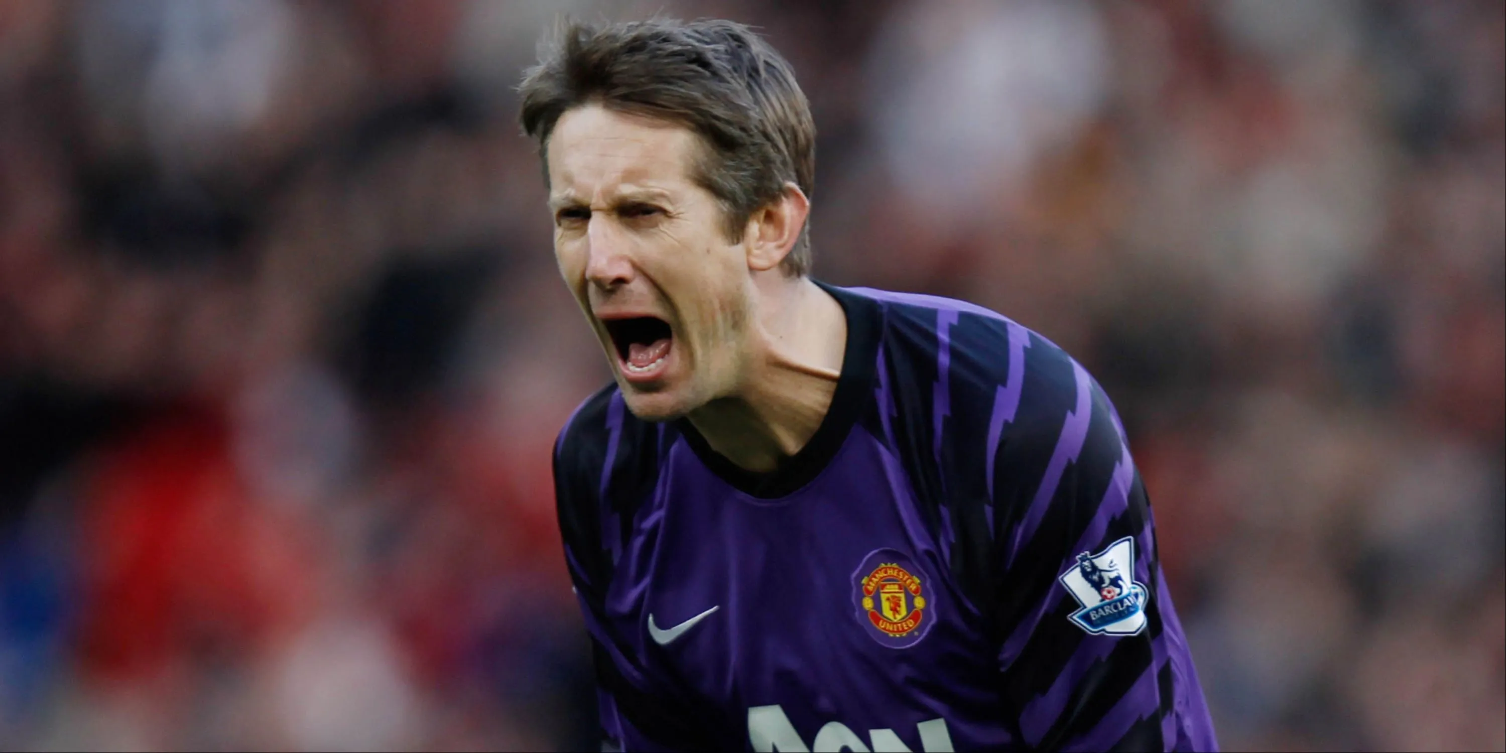 Thủ môn Edwin van der Sar trong màu áo Manchester United.