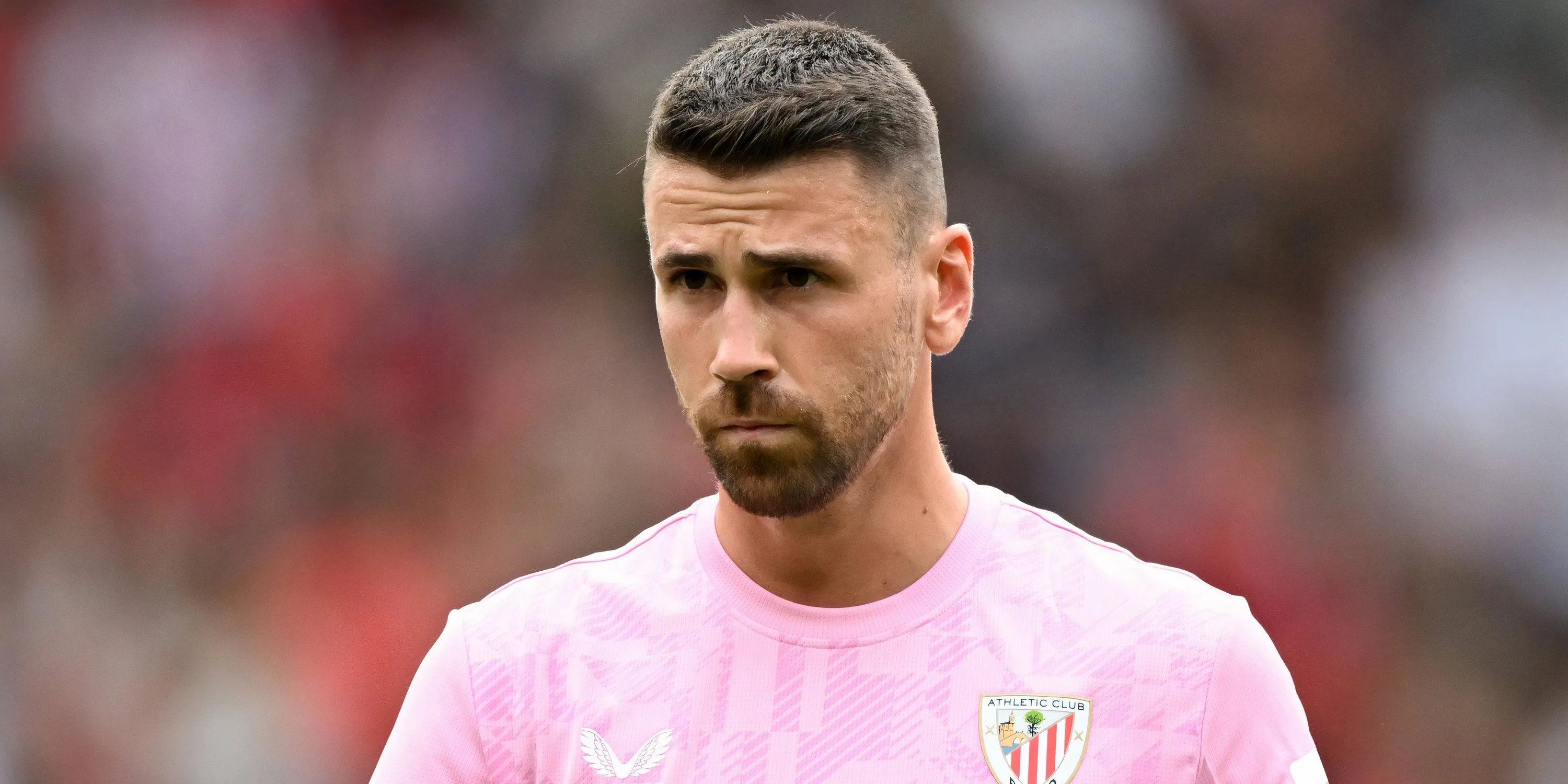 Thủ thành Unai Simon trong màu áo Athletic Bilbao