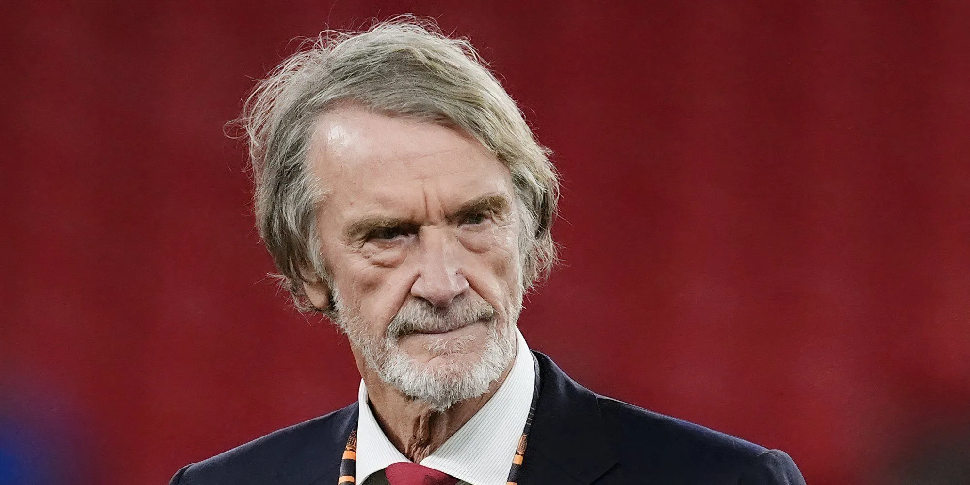 Tỷ phú Sir Jim Ratcliffe, đồng sở hữu Manchester United, với kỳ vọng lớn vào suất dự Champions League.